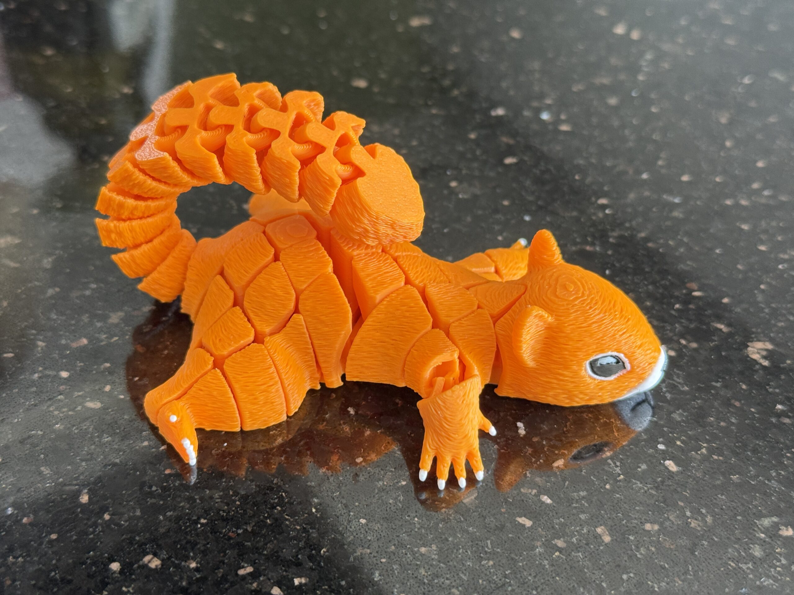 Wiewiórka segmentowa 3D – Twój ruchomy, antystresowy przyjaciel, zabawka, słodka ozdoba - obrazek 12