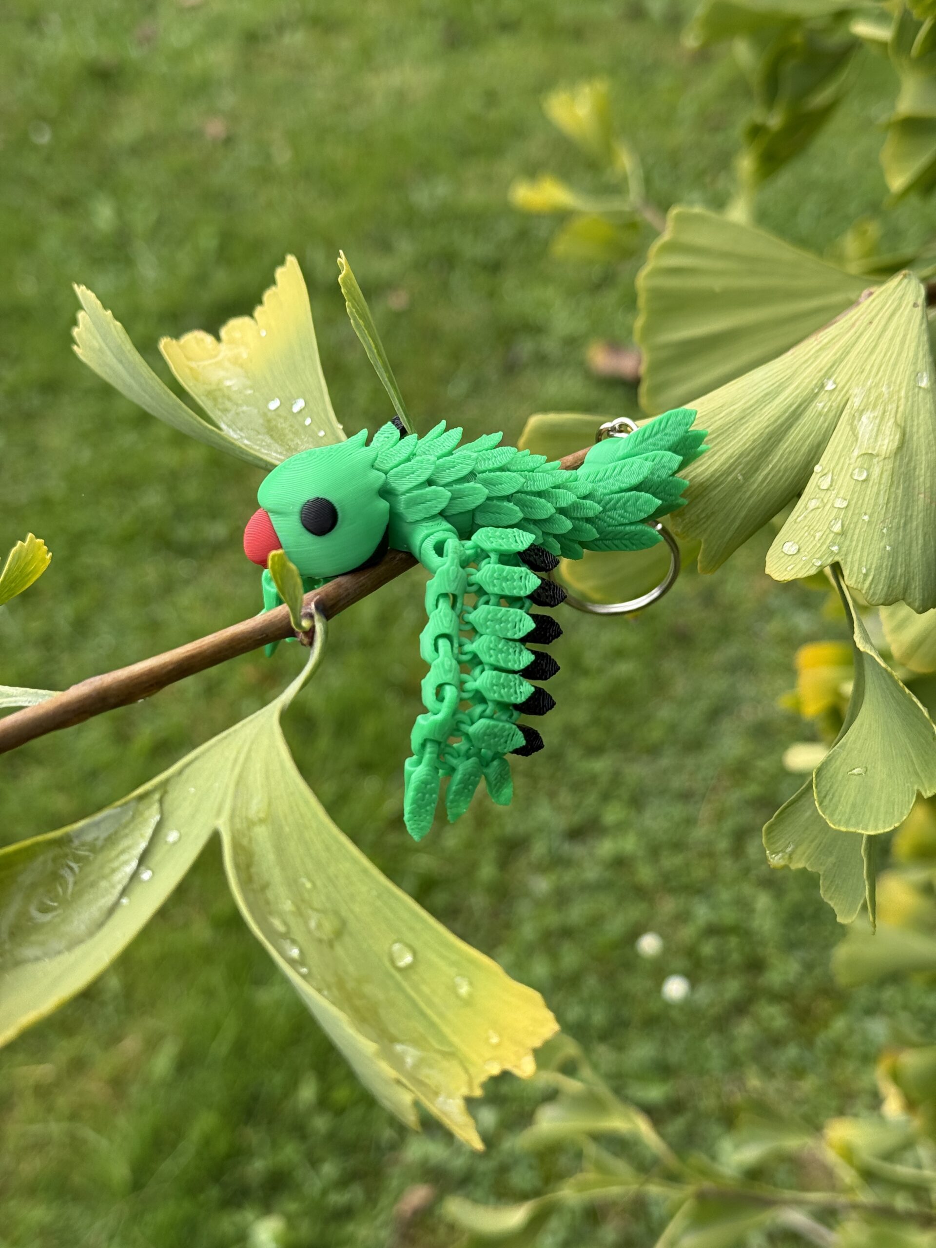 Papuga Aleksandretta Obrożna 3D – przegubowy brelok i mini figurka, zabawka - obrazek 8