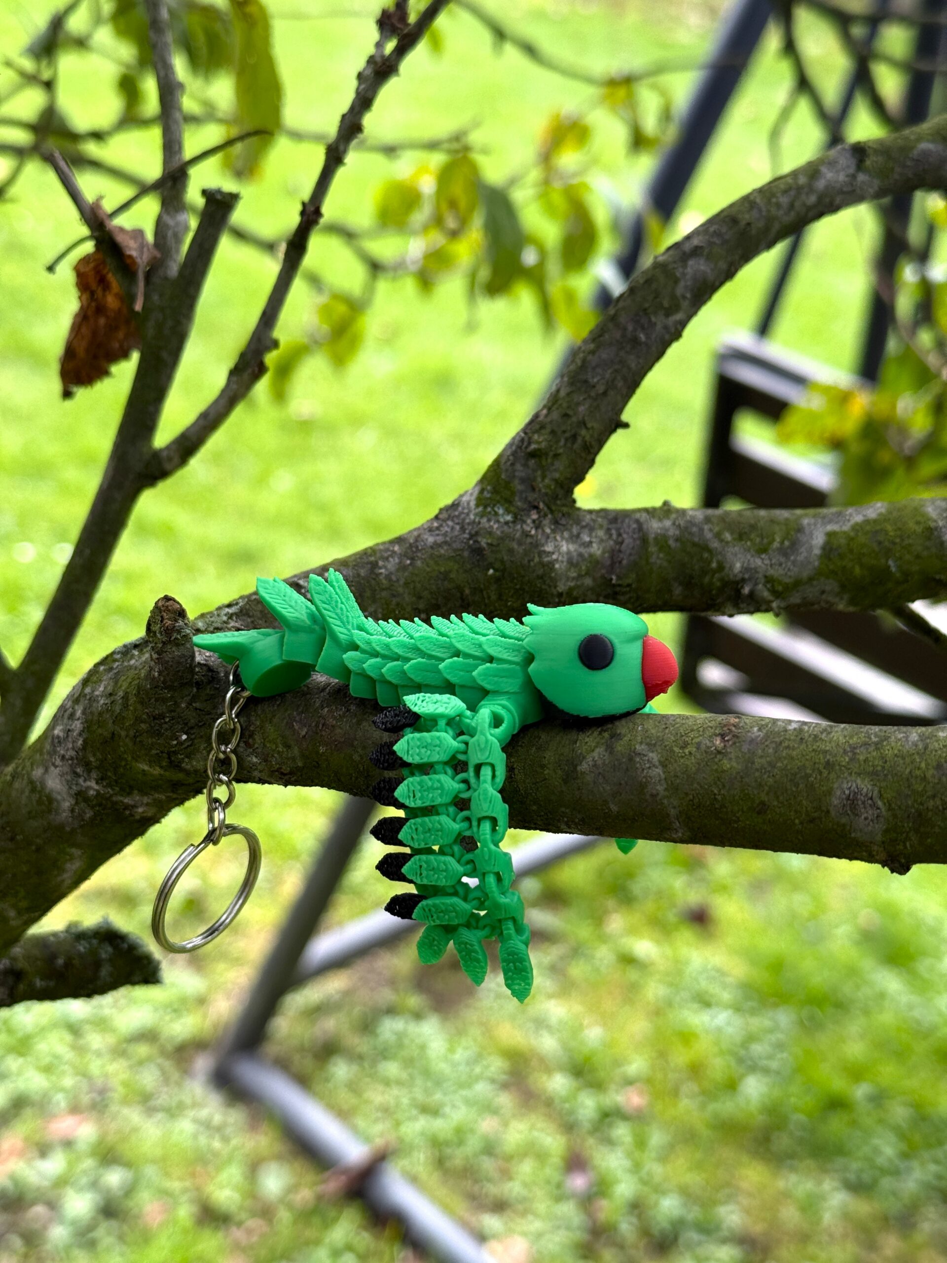 Papuga Aleksandretta Obrożna 3D – przegubowy brelok i mini figurka, zabawka - obrazek 10