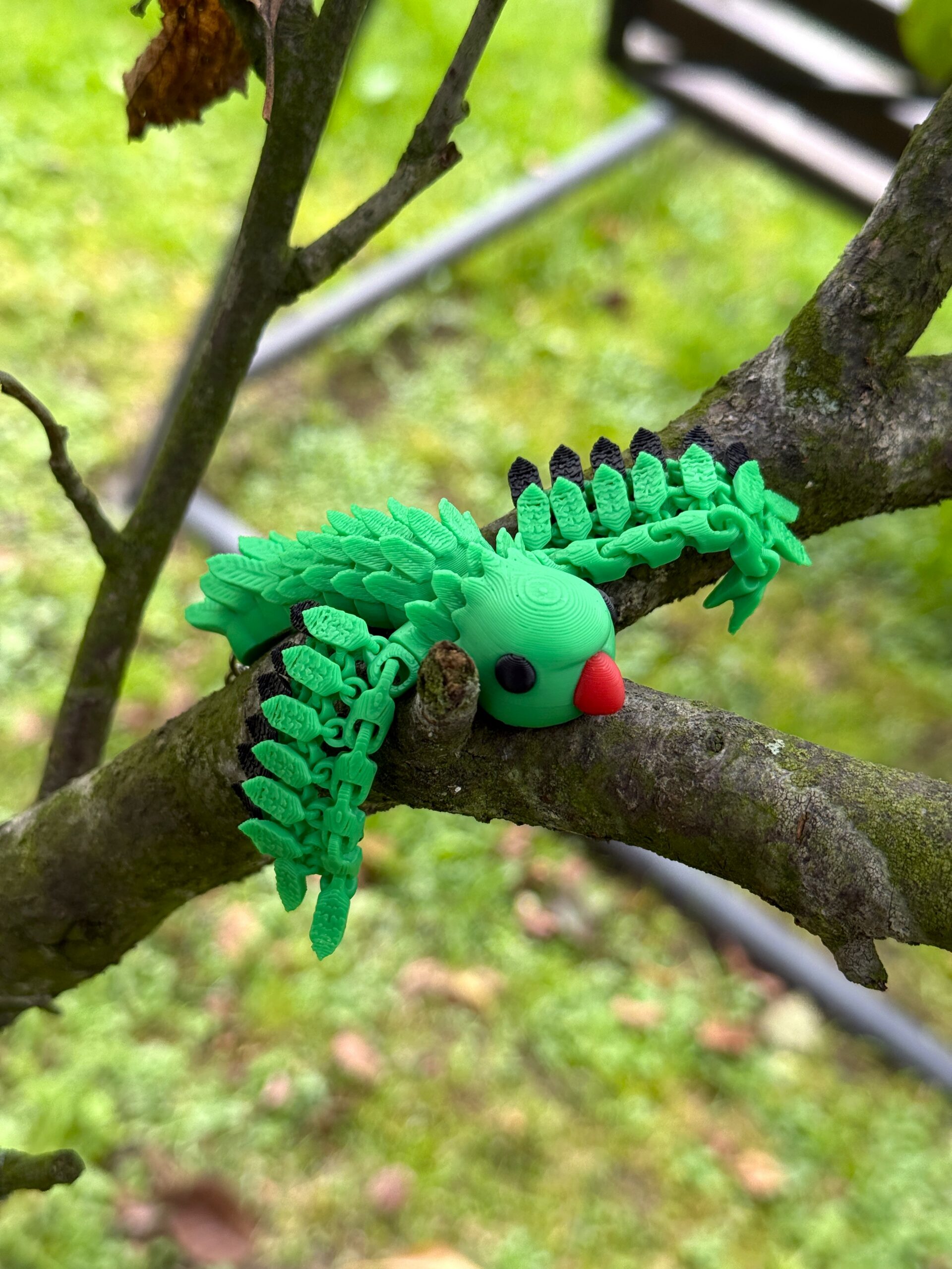 Papuga Aleksandretta Obrożna 3D – przegubowy brelok i mini figurka, zabawka - obrazek 11