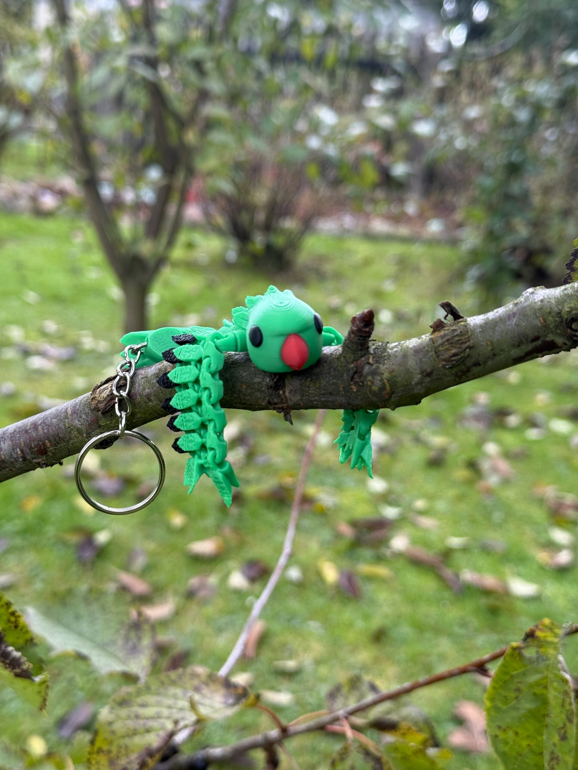 Papuga Aleksandretta Obrożna 3D – przegubowy brelok i mini figurka, zabawka - obrazek 13