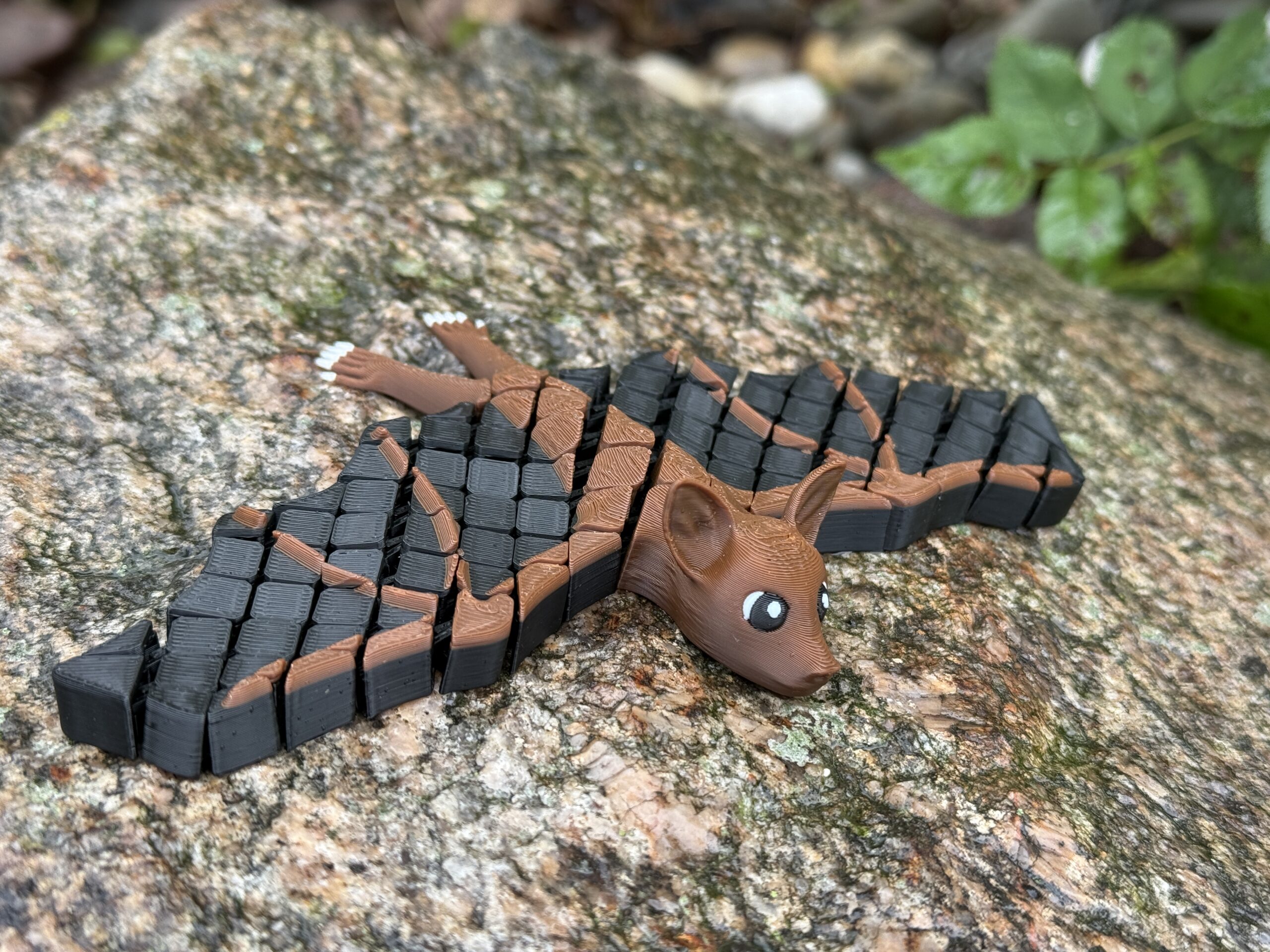 Nietoperz segmentowy 3D – ruchoma figurka z charakterem! Zabawka, ozdoba - obrazek 3