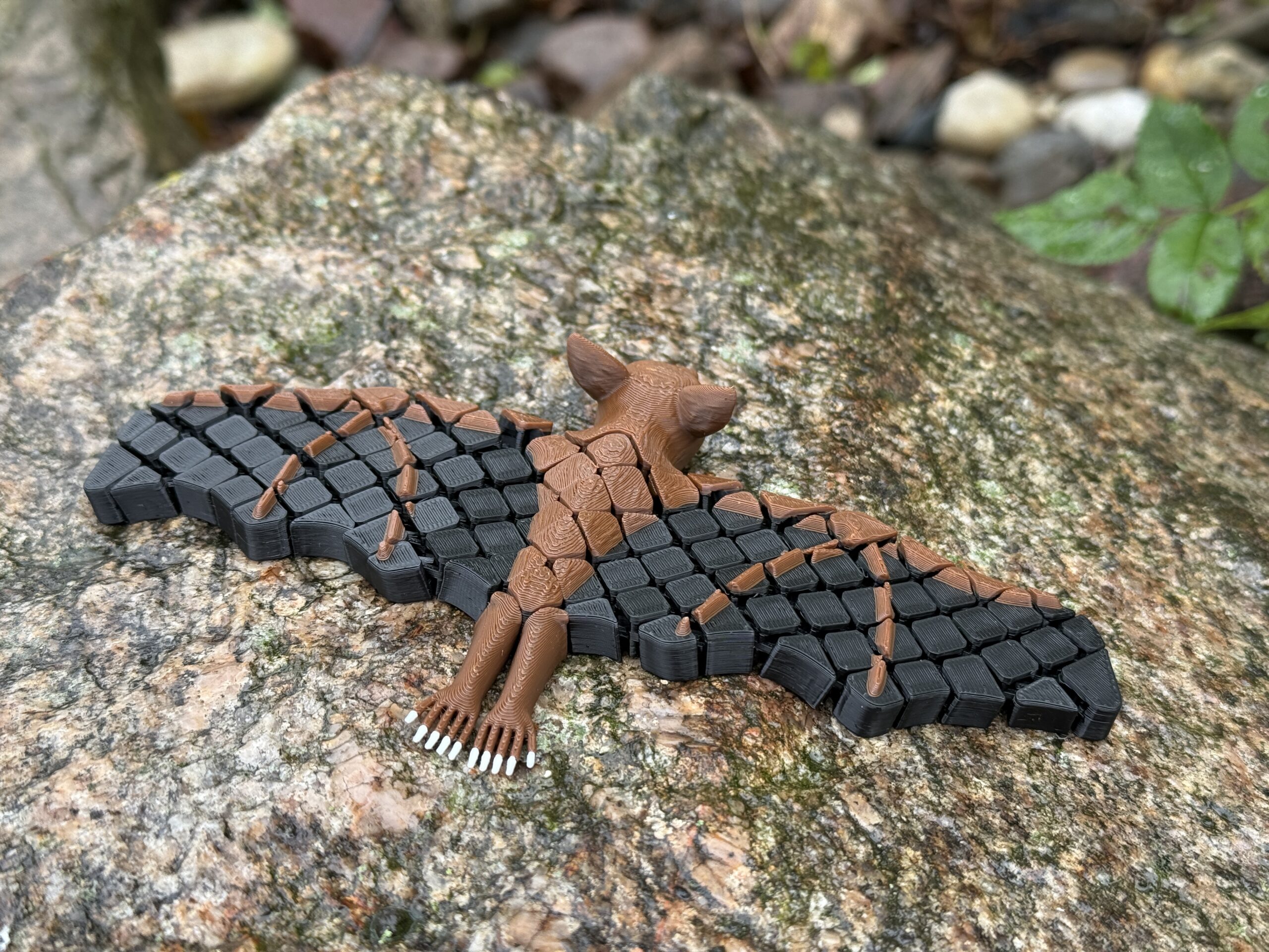 Nietoperz segmentowy 3D – ruchoma figurka z charakterem! Zabawka, ozdoba - obrazek 4