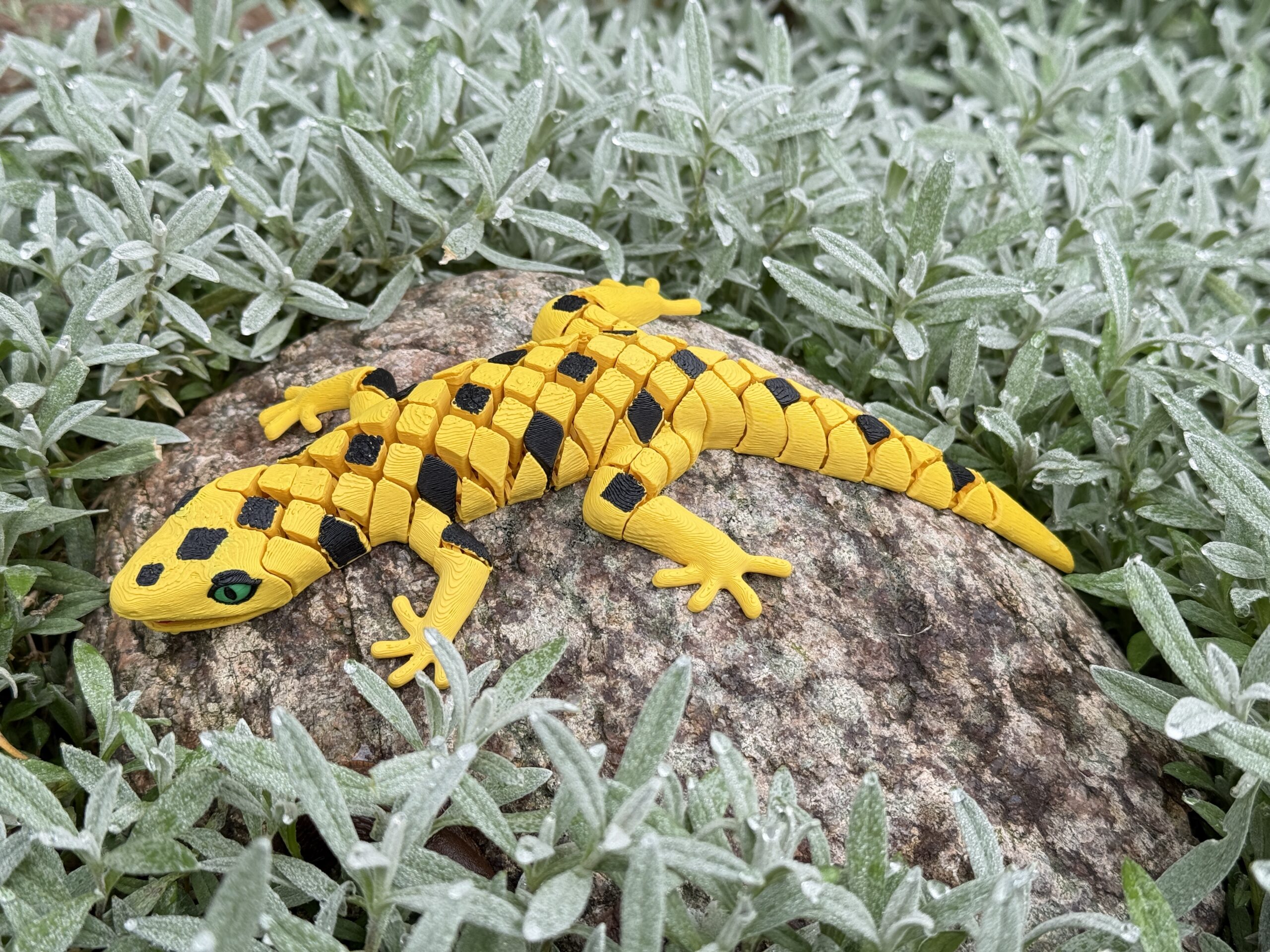 Gekon Segmentowy 3D – zwinny, elastyczny i pełen charakteru! Zabawka, ozdoba terrarium - obrazek 5