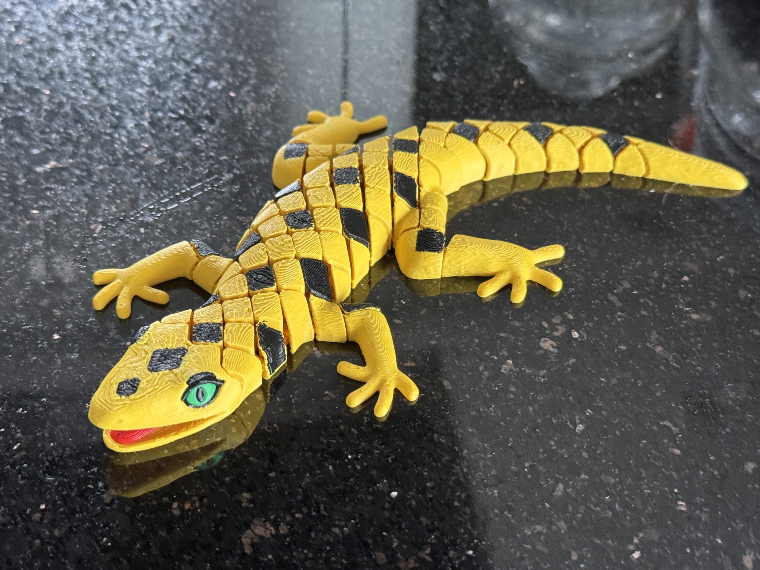 Gekon Segmentowy 3D – zwinny, elastyczny i pełen charakteru! Zabawka, ozdoba terrarium - obrazek 13