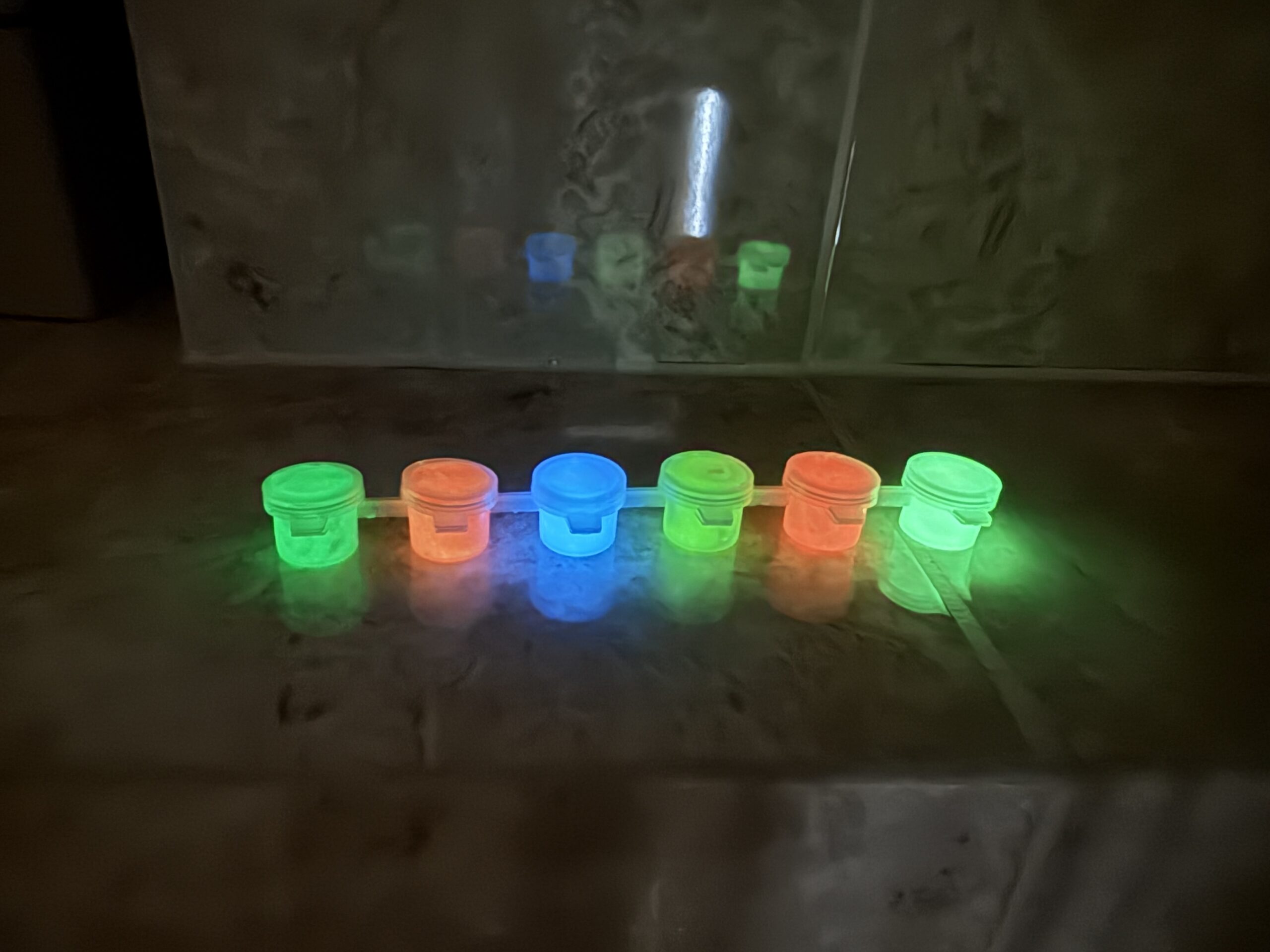 Smoczy Stworek z Magnesami do Samodzielnego Malowania – świeci w ciemności, ma ruchome skrzydła i ogon - obrazek 5