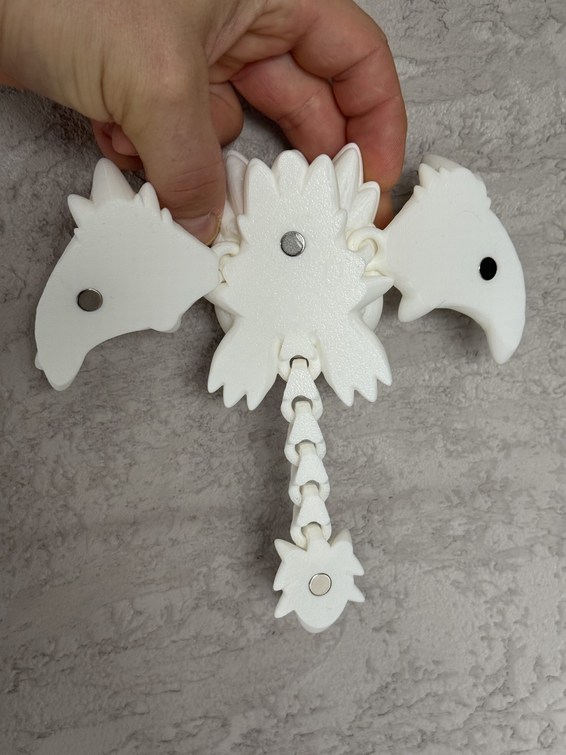 Smoczy Stworek z Magnesami do Samodzielnego Malowania – świeci w ciemności, ma ruchome skrzydła i ogon - obrazek 7