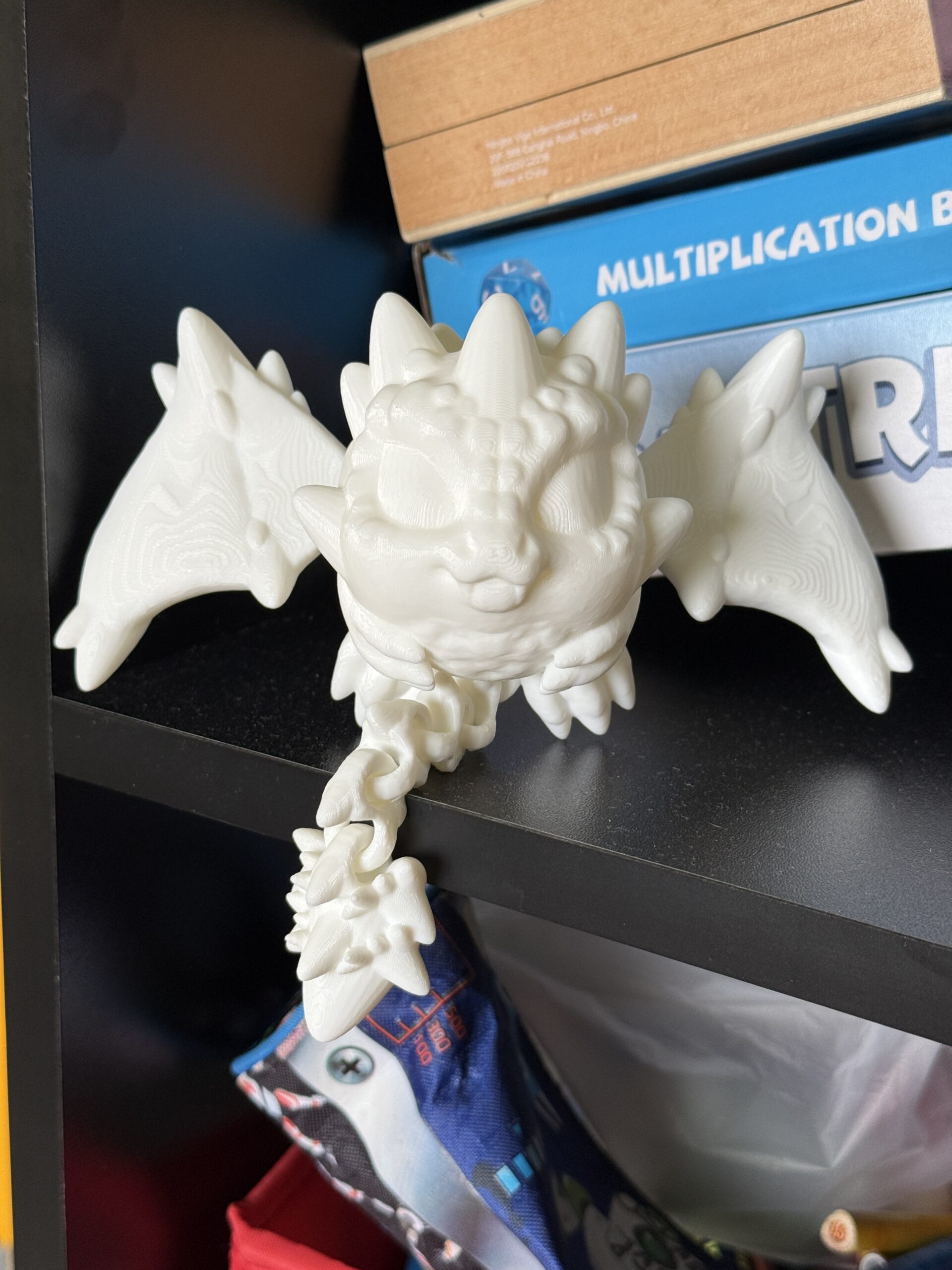 Smoczy Stworek do Samodzielnego Malowania – świeci w ciemności, ma ruchome skrzydła i ogon, do zawieszenia - obrazek 10