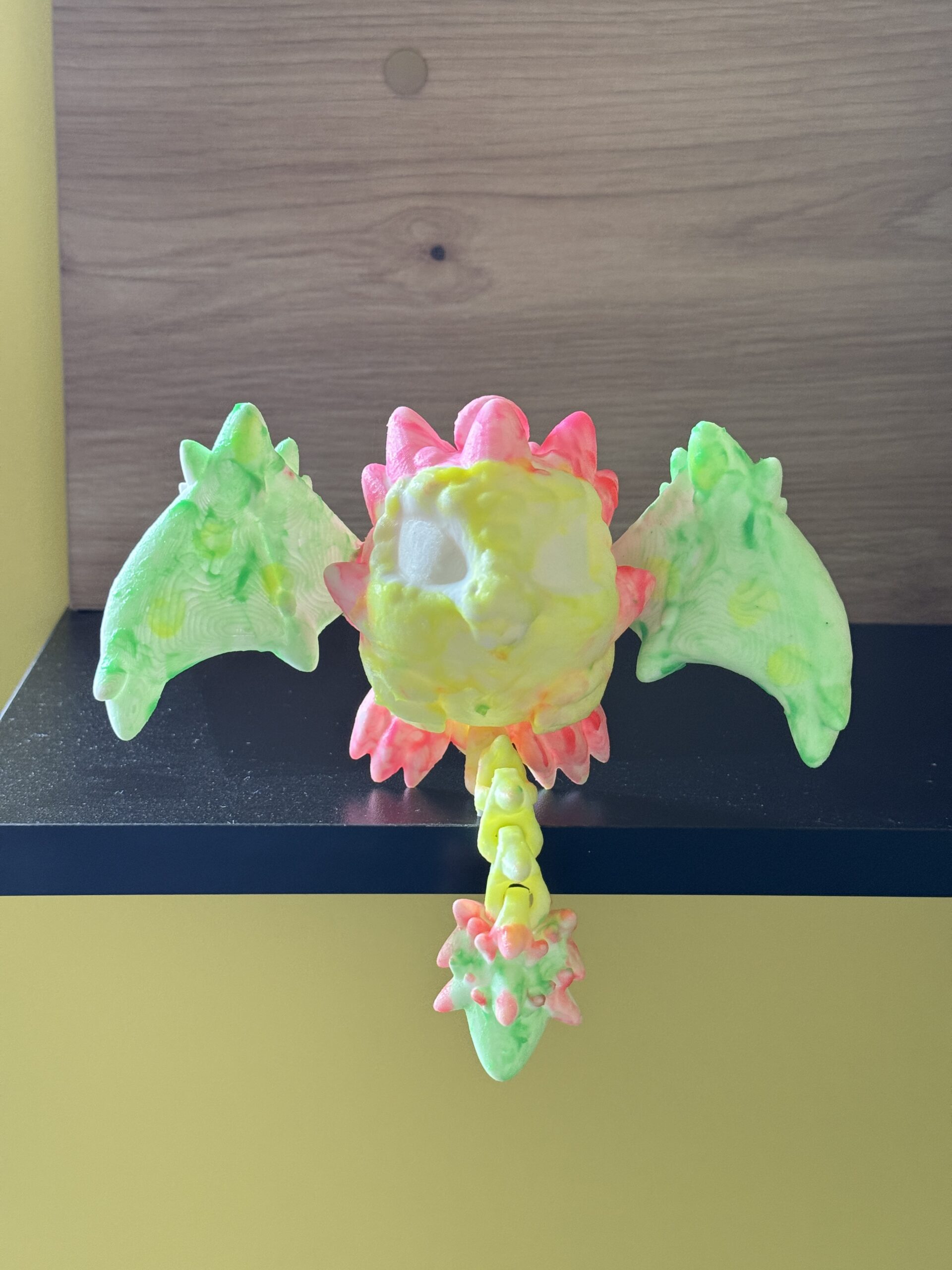 Smoczy Stworek z Magnesami do Samodzielnego Malowania – świeci w ciemności, ma ruchome skrzydła i ogon - obrazek 12