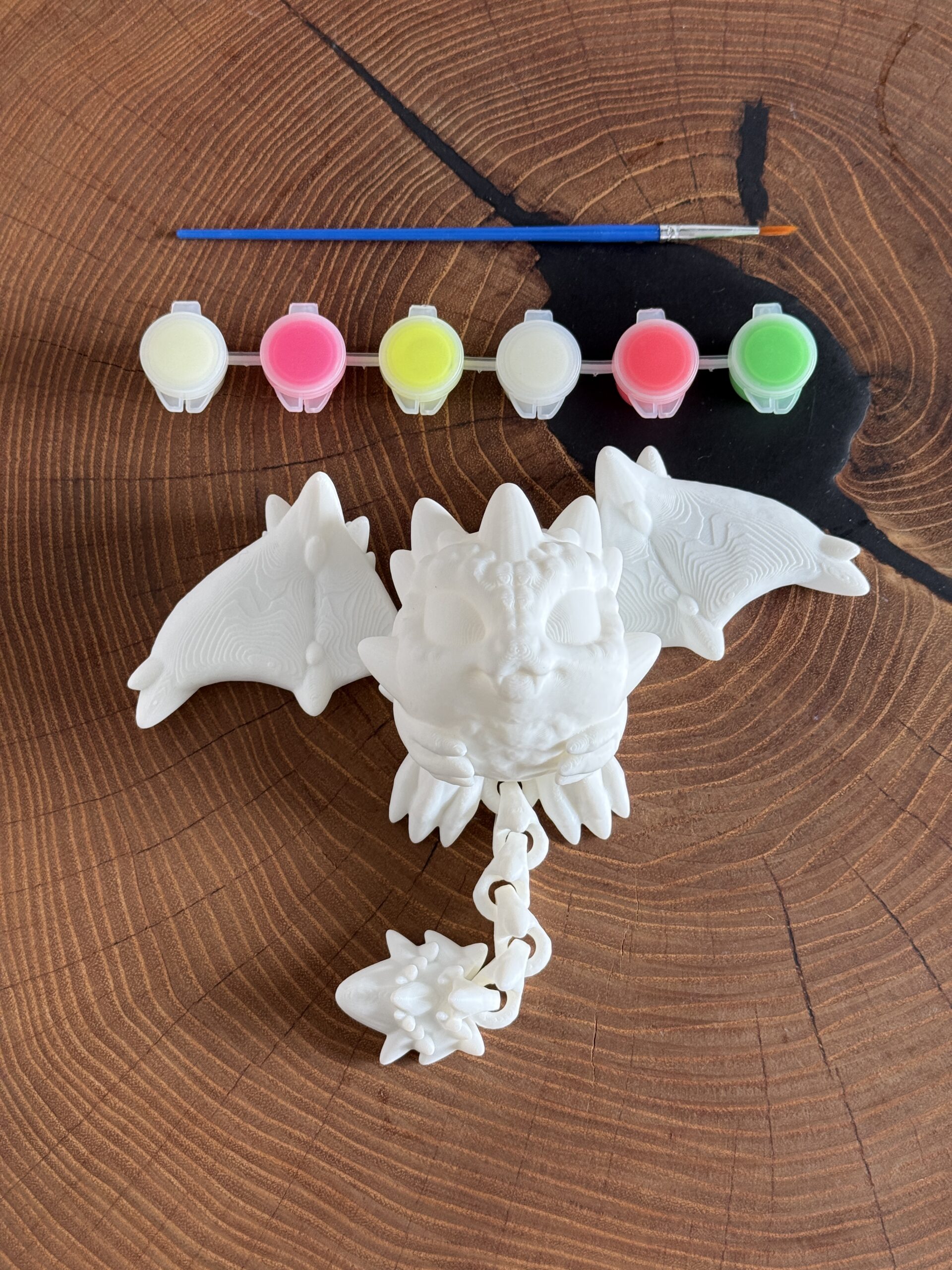 Smoczy Stworek z Magnesami do Samodzielnego Malowania – świeci w ciemności, ma ruchome skrzydła i ogon - obrazek 13