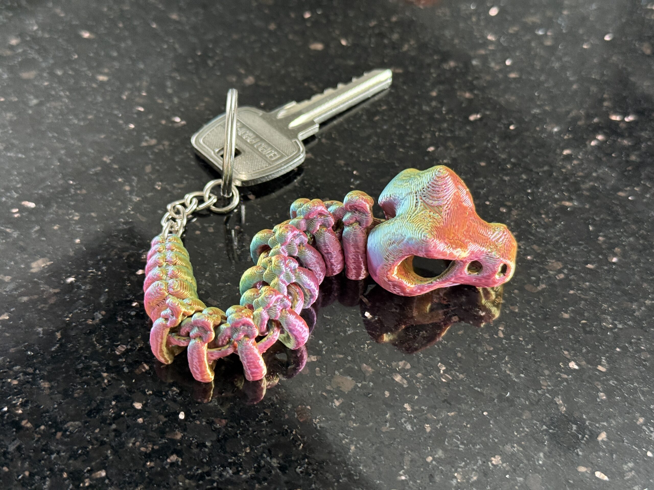 Brelok Wąż Grzechotnik Szkieletowy 3D – przegubowy, trójkolorowy i w pełni ruchomy!