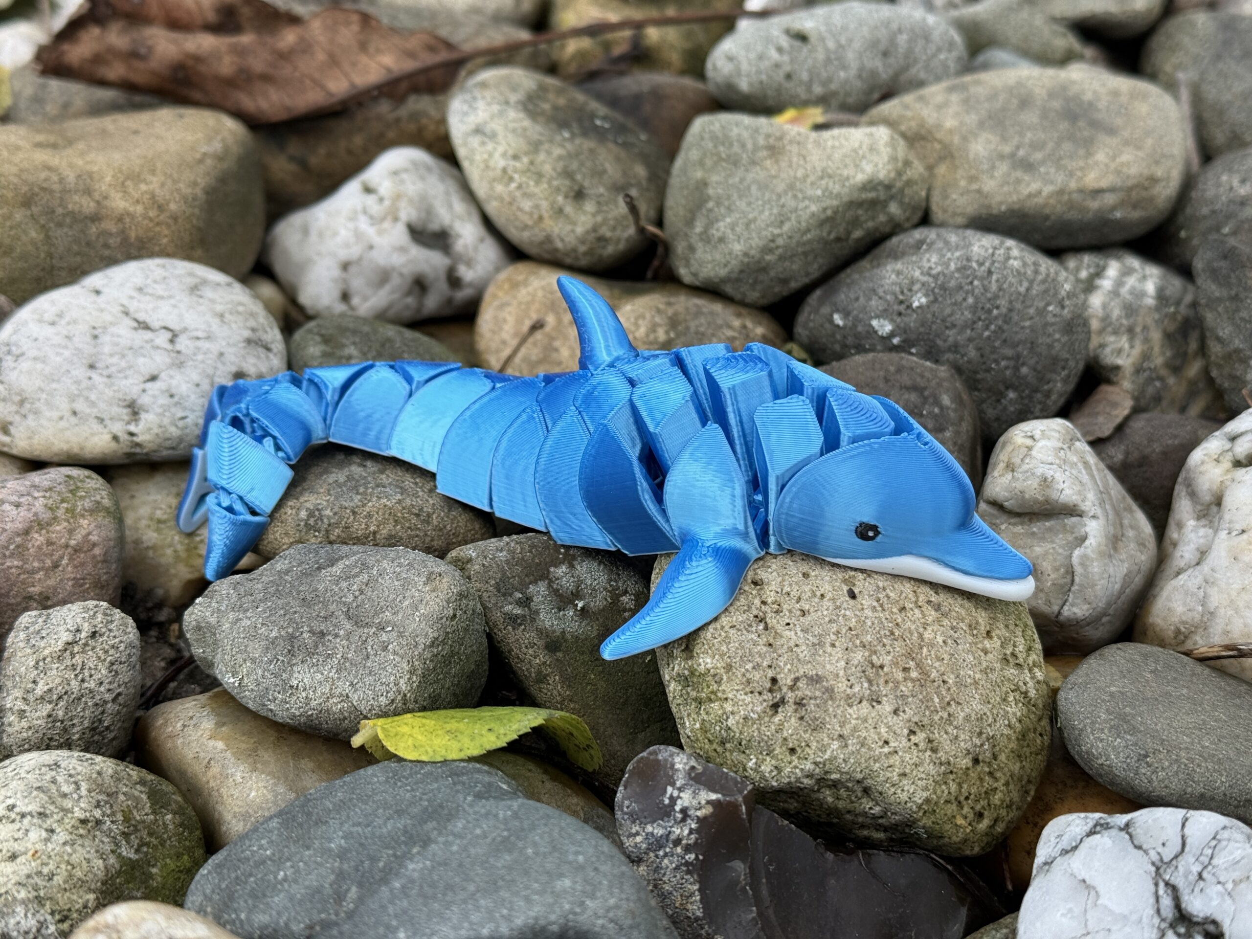 Delfin segmentowy 3D – elastyczna figurka pełna gracji i morskiego uroku! Zabawka - obrazek 12