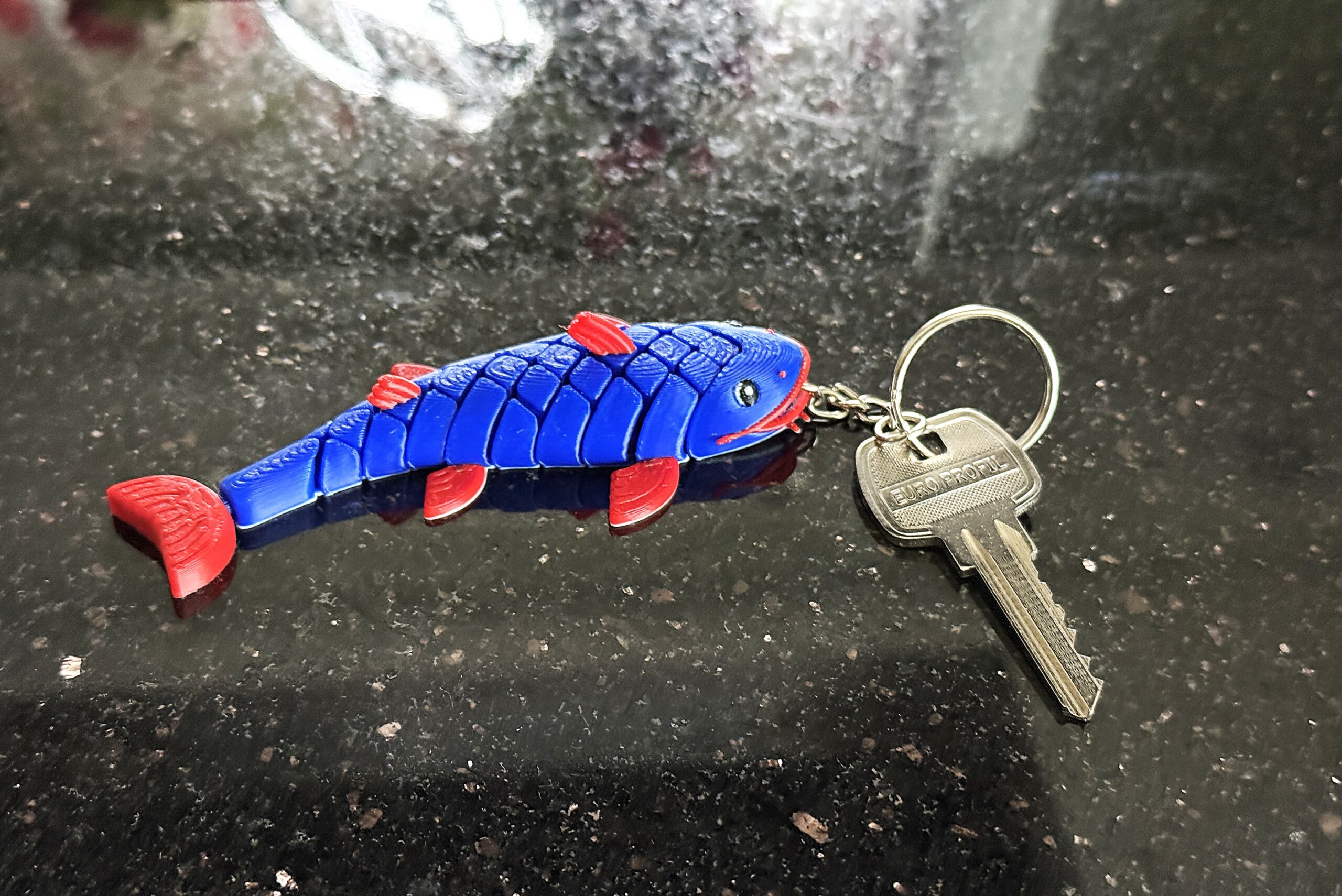 Sum segmentowy 3D – brelok, wesoła rybka, ruchoma mini figurka, zabawka - obrazek 5