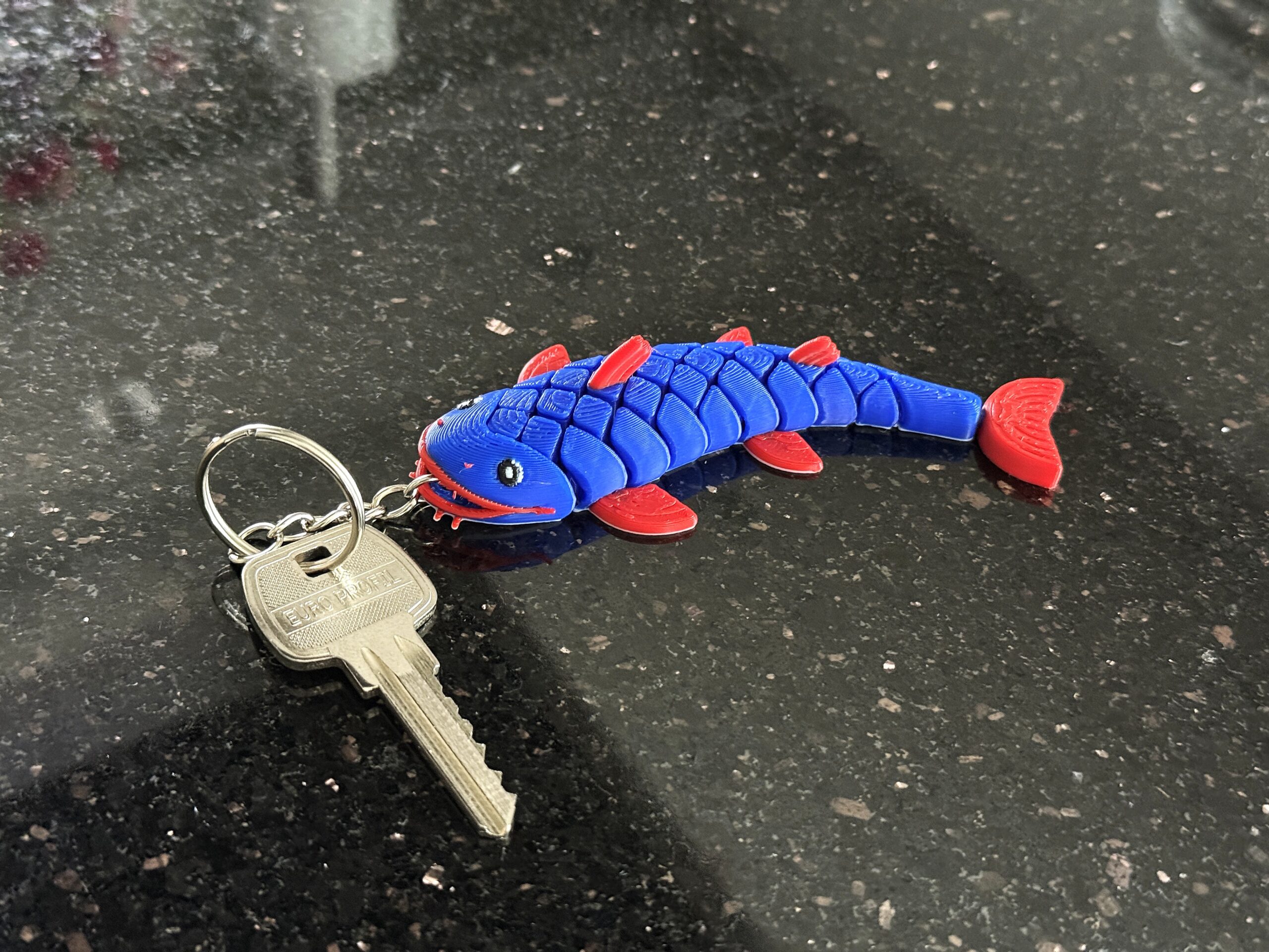 Sum segmentowy 3D – brelok, wesoła rybka, ruchoma mini figurka, zabawka - obrazek 6