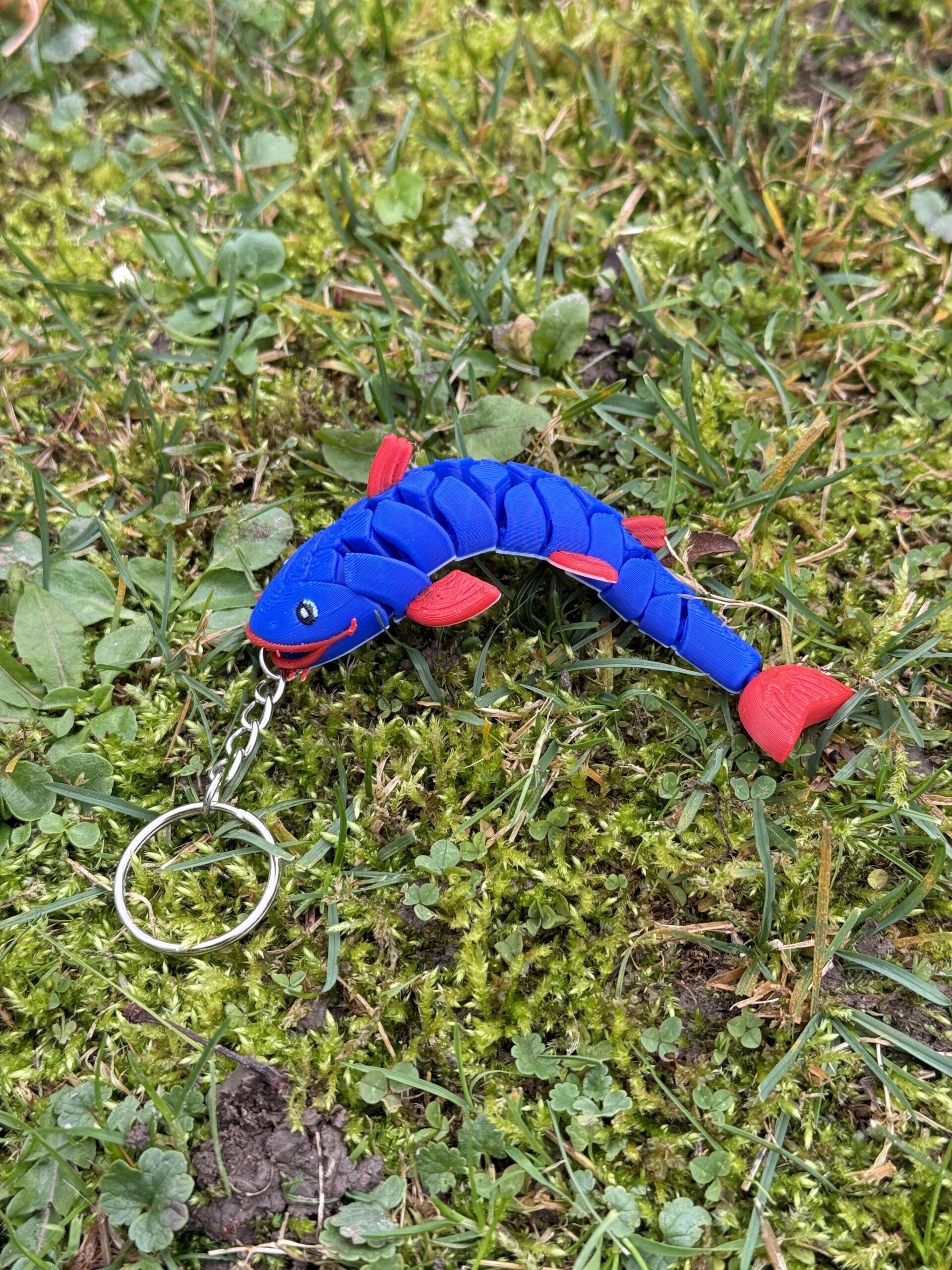 Sum segmentowy 3D – brelok, wesoła rybka, ruchoma mini figurka, zabawka - obrazek 12