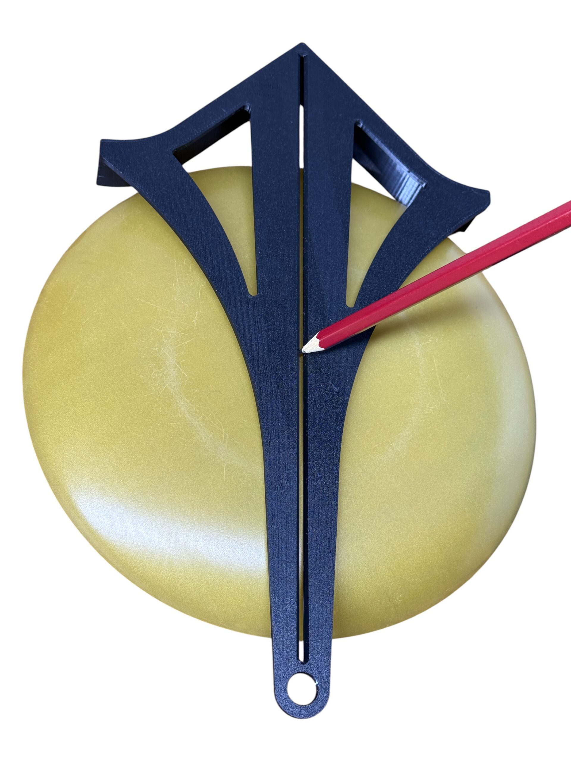 Kątownik stolarski do wyznaczania środka koła i kwadratu – precyzyjne narzędzie, DIY