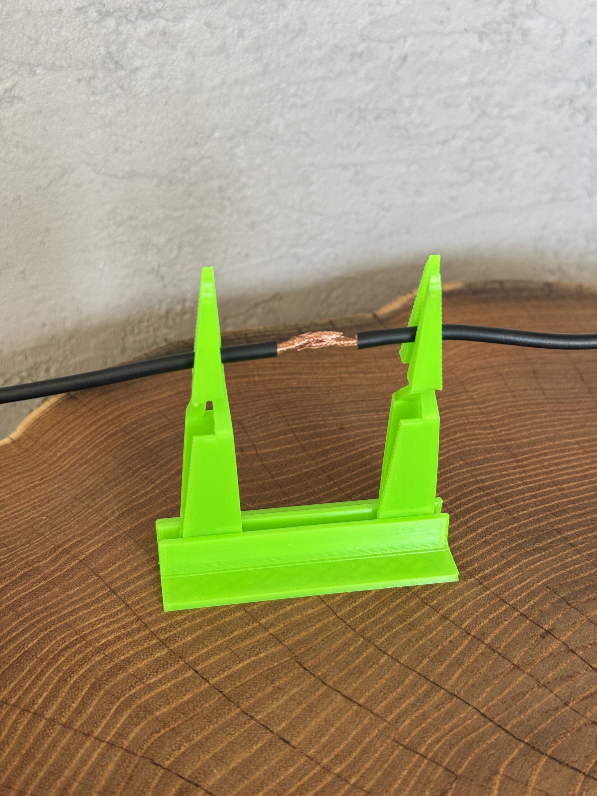 Wielofunkcyjny uchwyt lutowniczy do kabli z funkcją pęset i klipsem na karteczki - obrazek 6