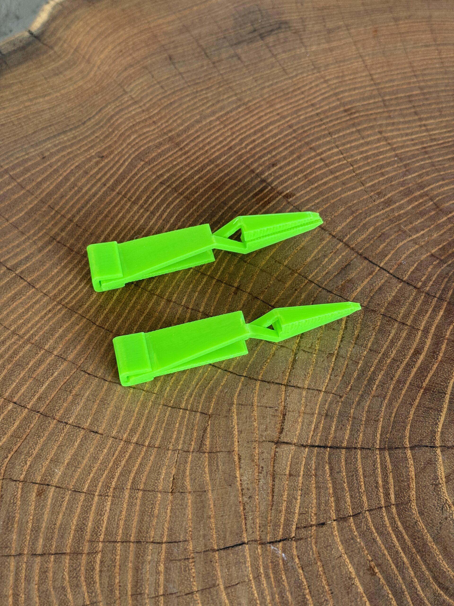 Wielofunkcyjny uchwyt lutowniczy do kabli z funkcją pęset i klipsem na karteczki - obrazek 9