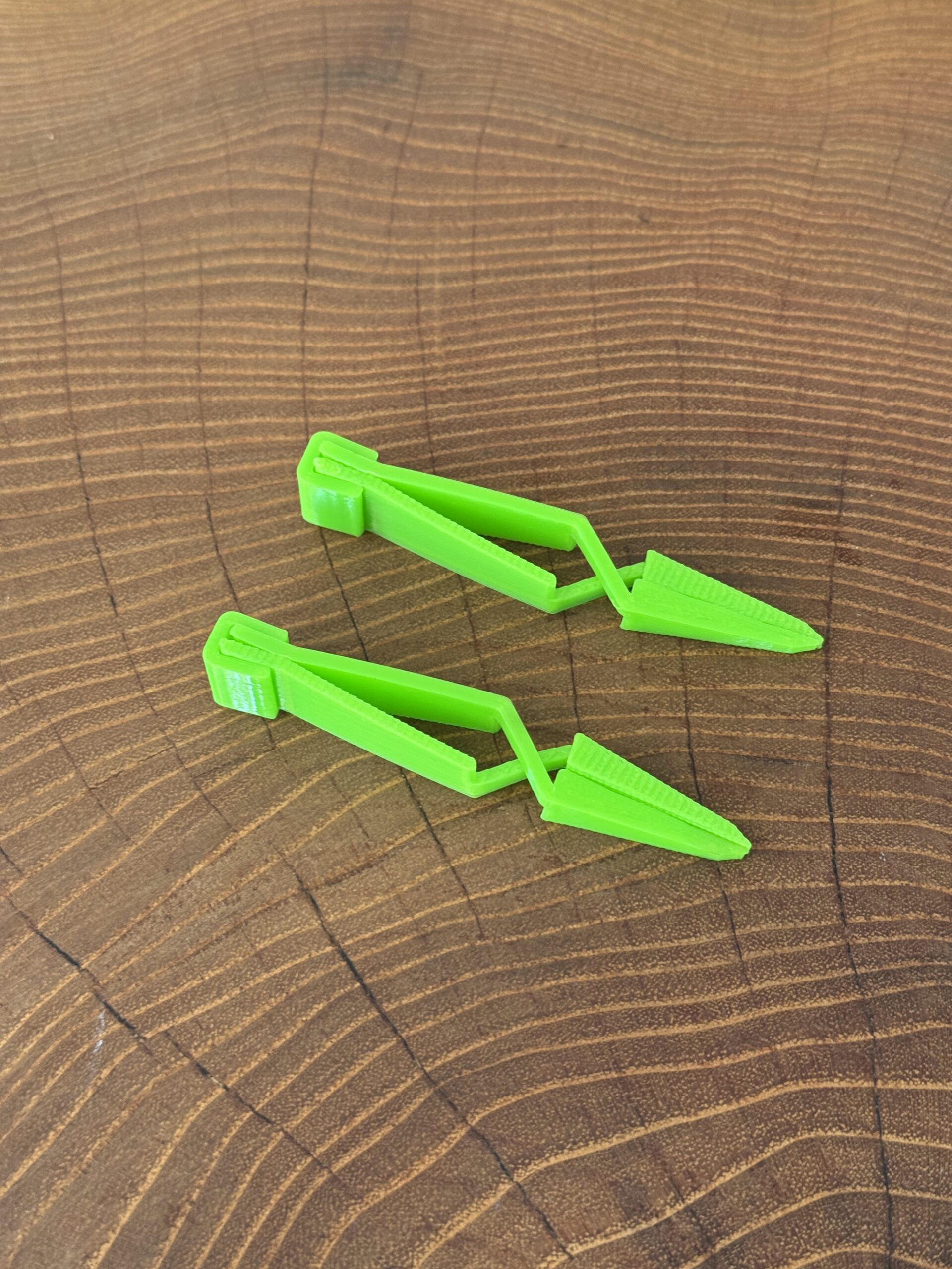 Wielofunkcyjny uchwyt lutowniczy do kabli z funkcją pęset i klipsem na karteczki - obrazek 10