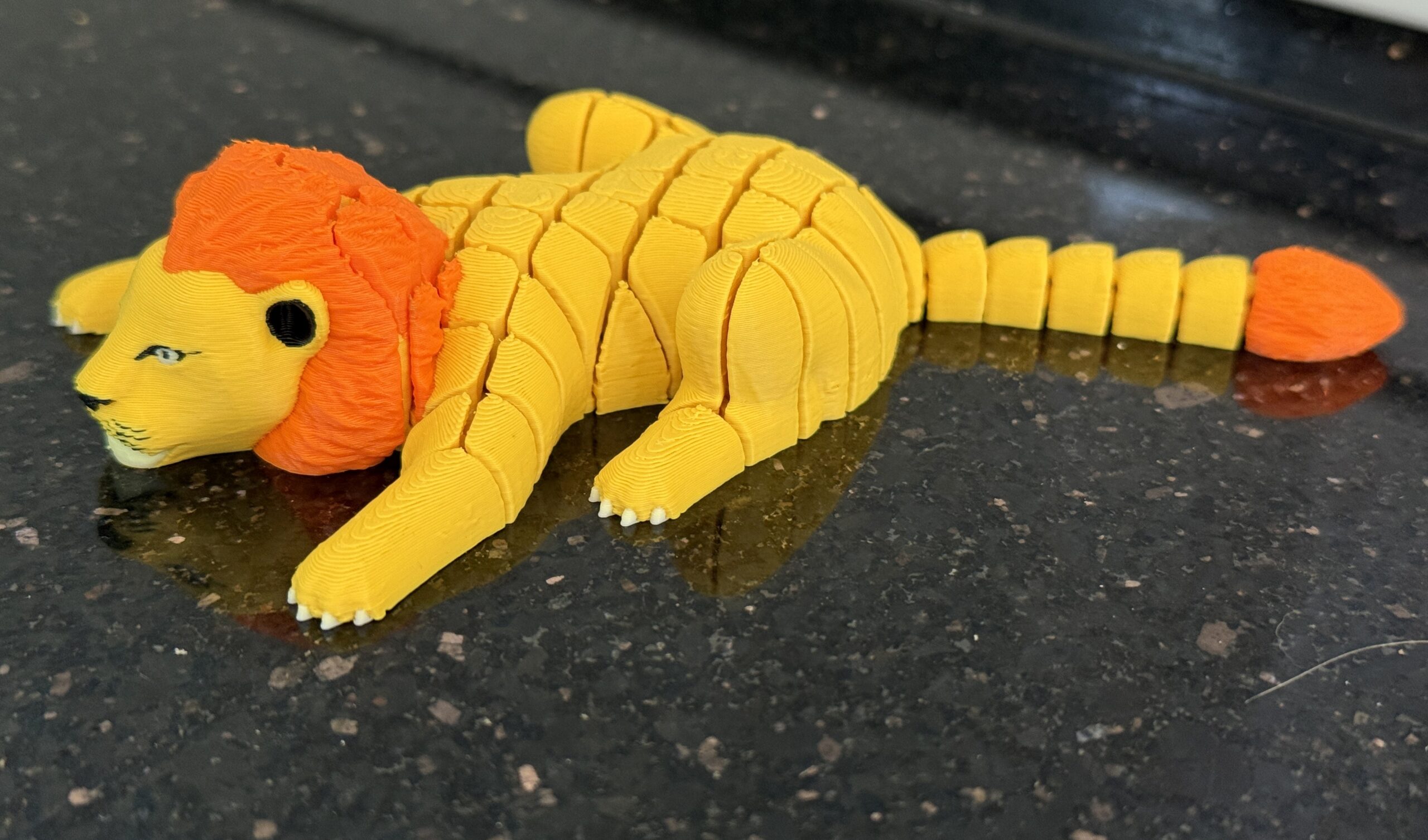 Lew segmentowy 3D – król dżungli w twoich dłoniach, ruchoma zabawka - obrazek 6