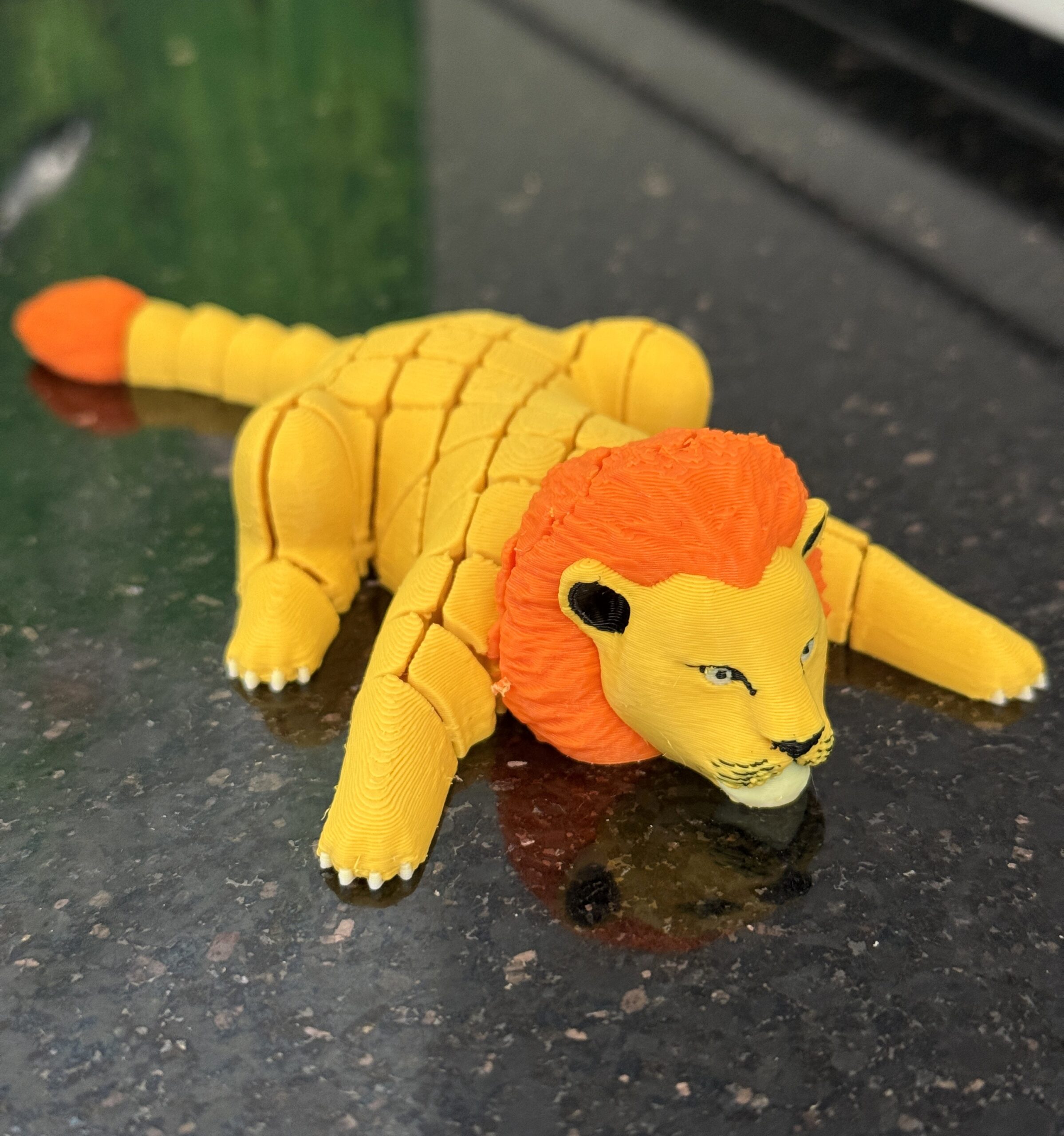 Lew segmentowy 3D – król dżungli w twoich dłoniach, ruchoma zabawka - obrazek 7