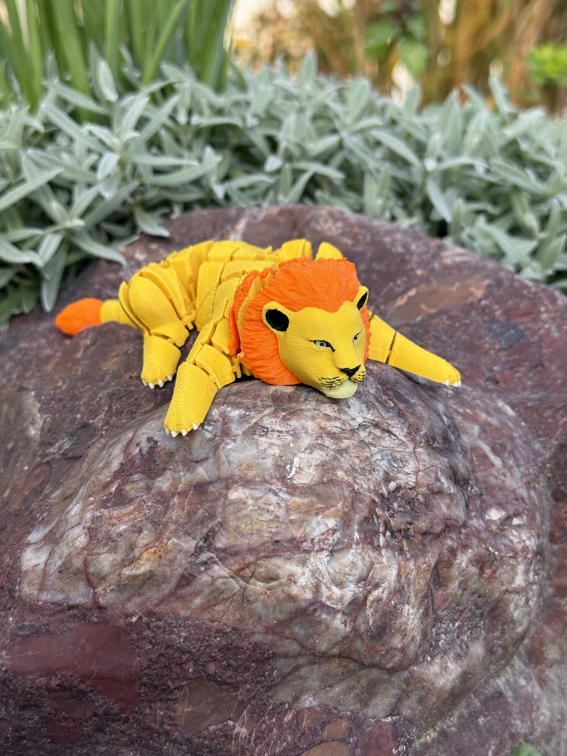 Lew segmentowy 3D – król dżungli w twoich dłoniach, ruchoma zabawka - obrazek 9