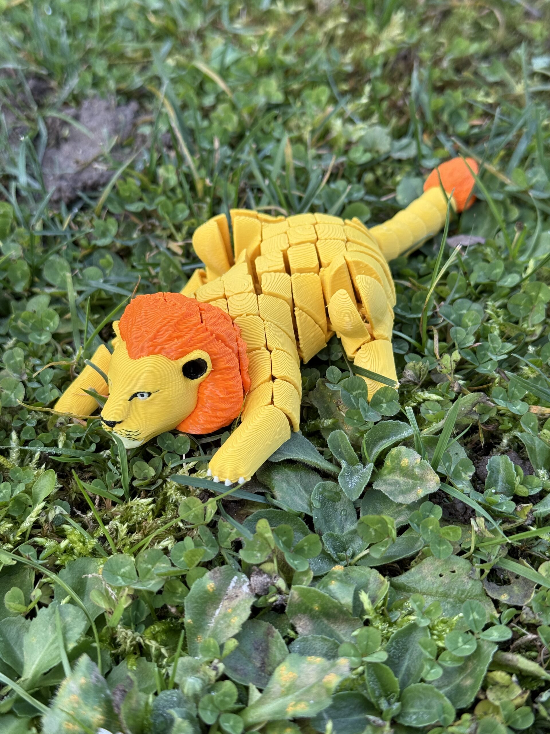 Lew segmentowy 3D – król dżungli w twoich dłoniach, ruchoma zabawka - obrazek 13