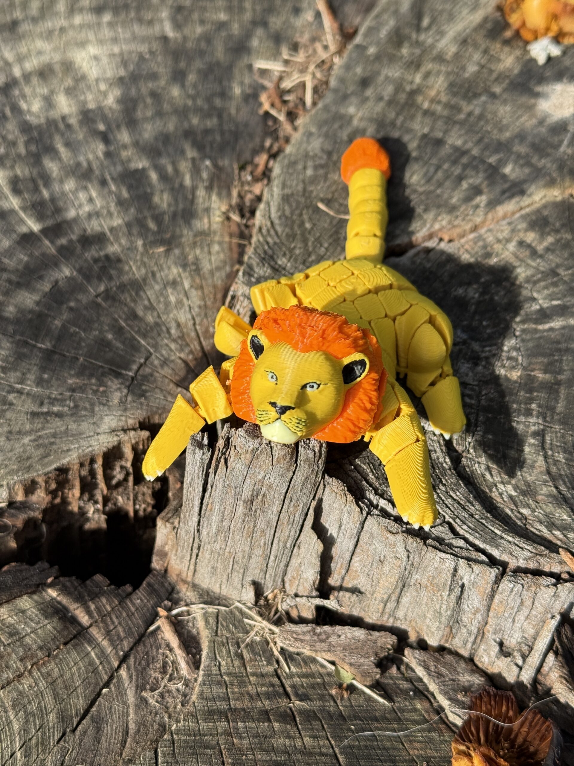 Lew segmentowy 3D – król dżungli w twoich dłoniach, ruchoma zabawka - obrazek 2