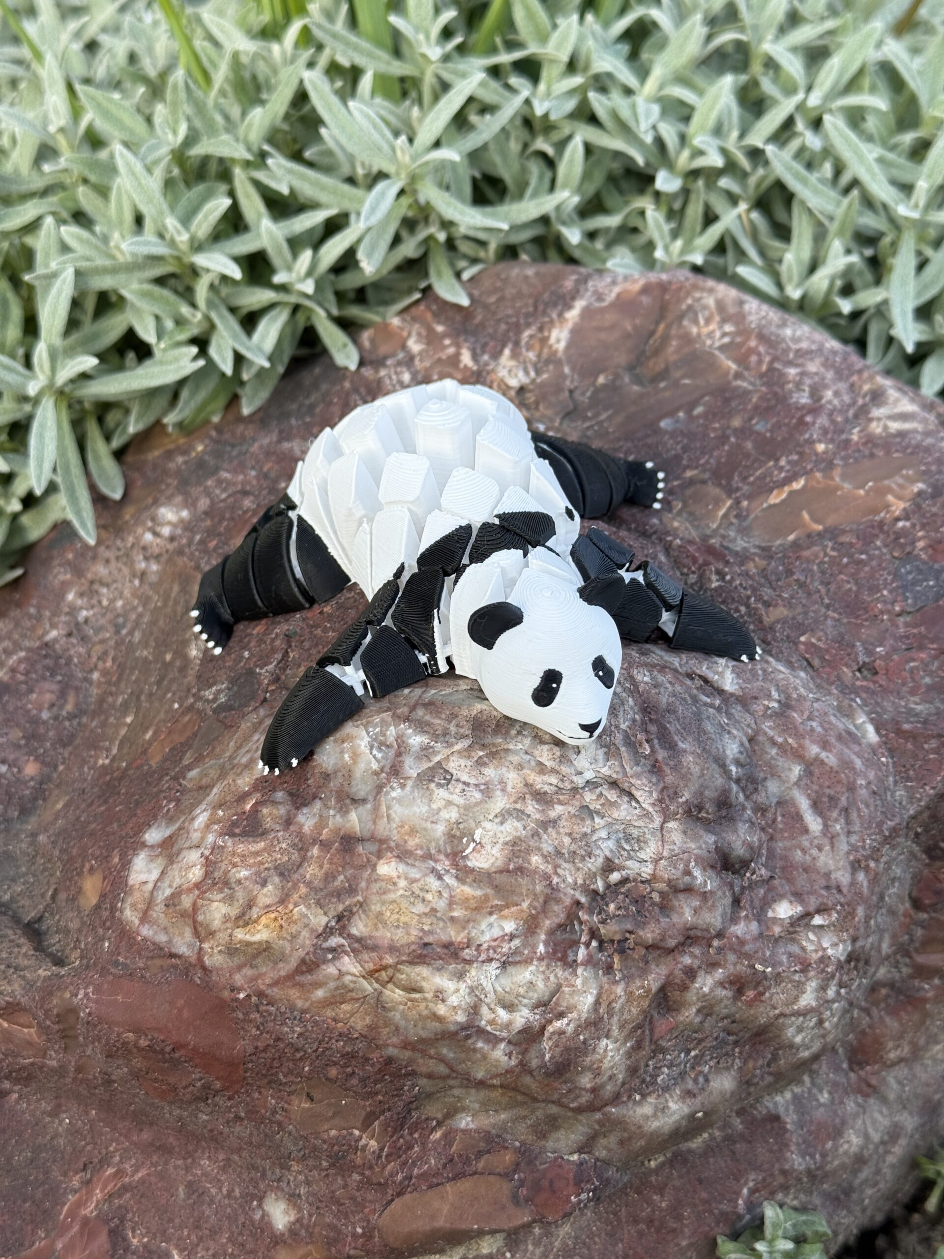 Panda segmentowa 3D – ruchoma figurka pełna spokoju i wdzięku, zabawka - obrazek 2