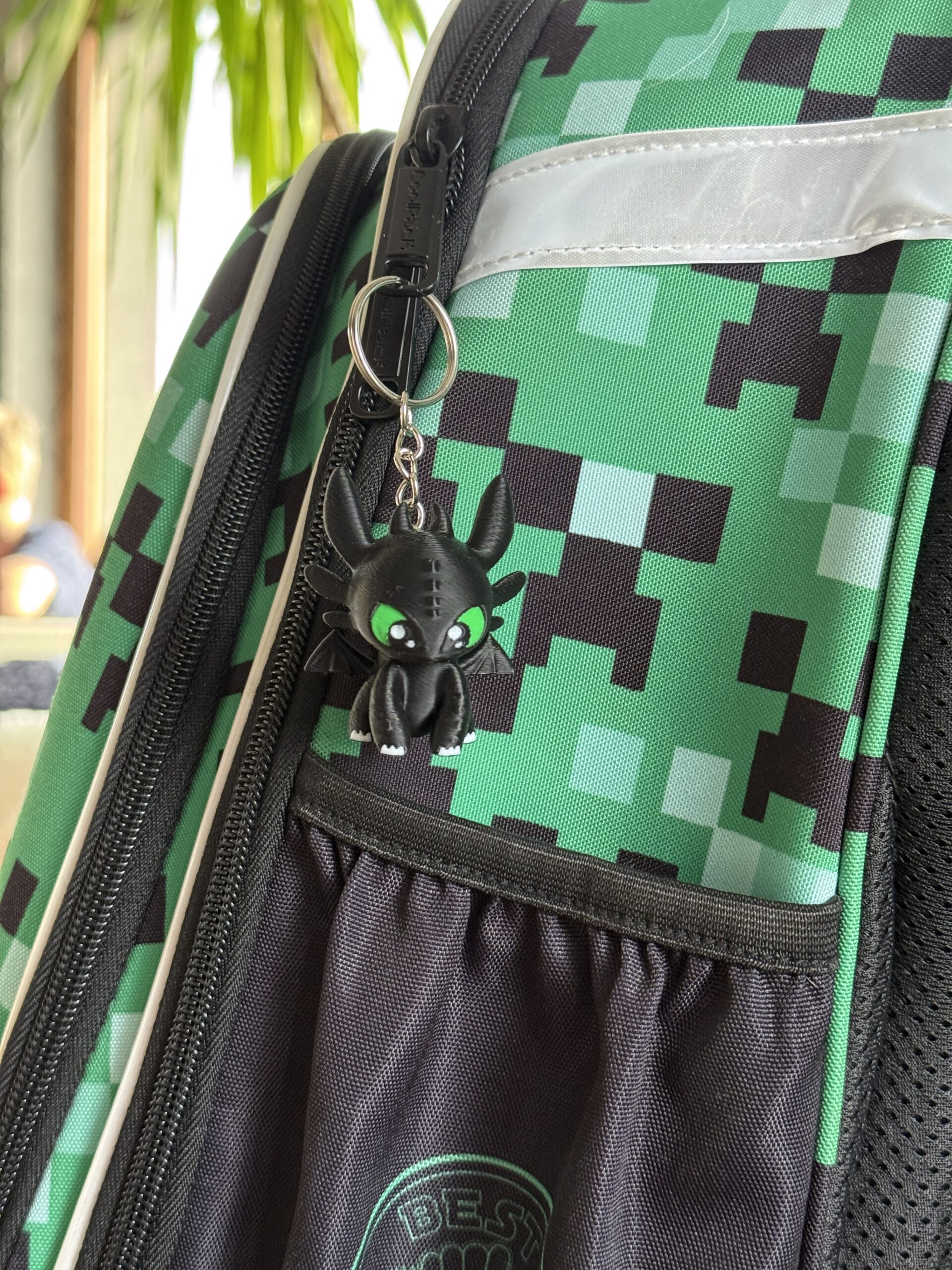 Smok Szczerbatek – brelok Nocna Furia 3D, figurka, prezent - obrazek 3