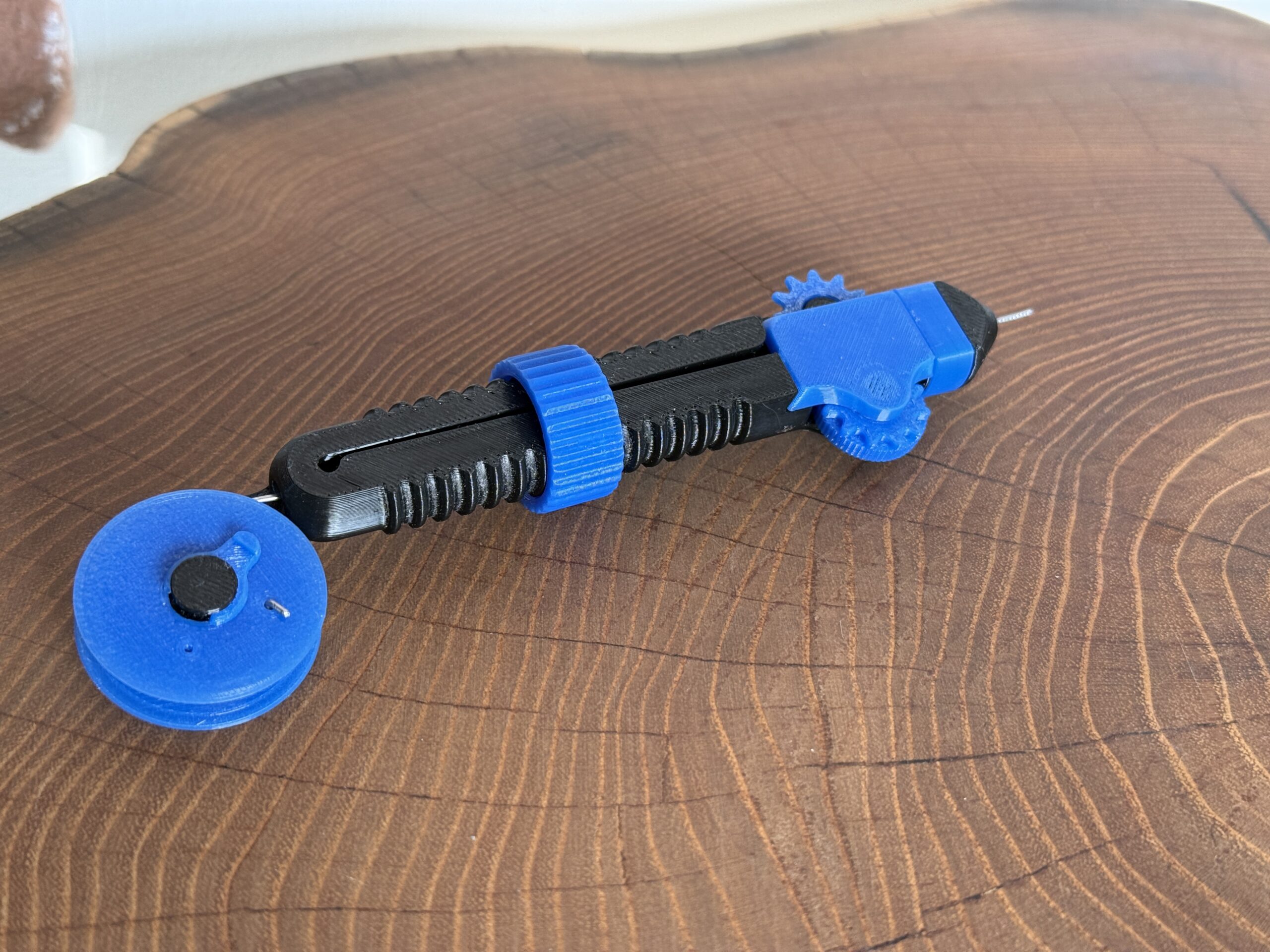 Podajnik cyny do lutowania – wygodne lutowanie jedną ręką! - obrazek 5