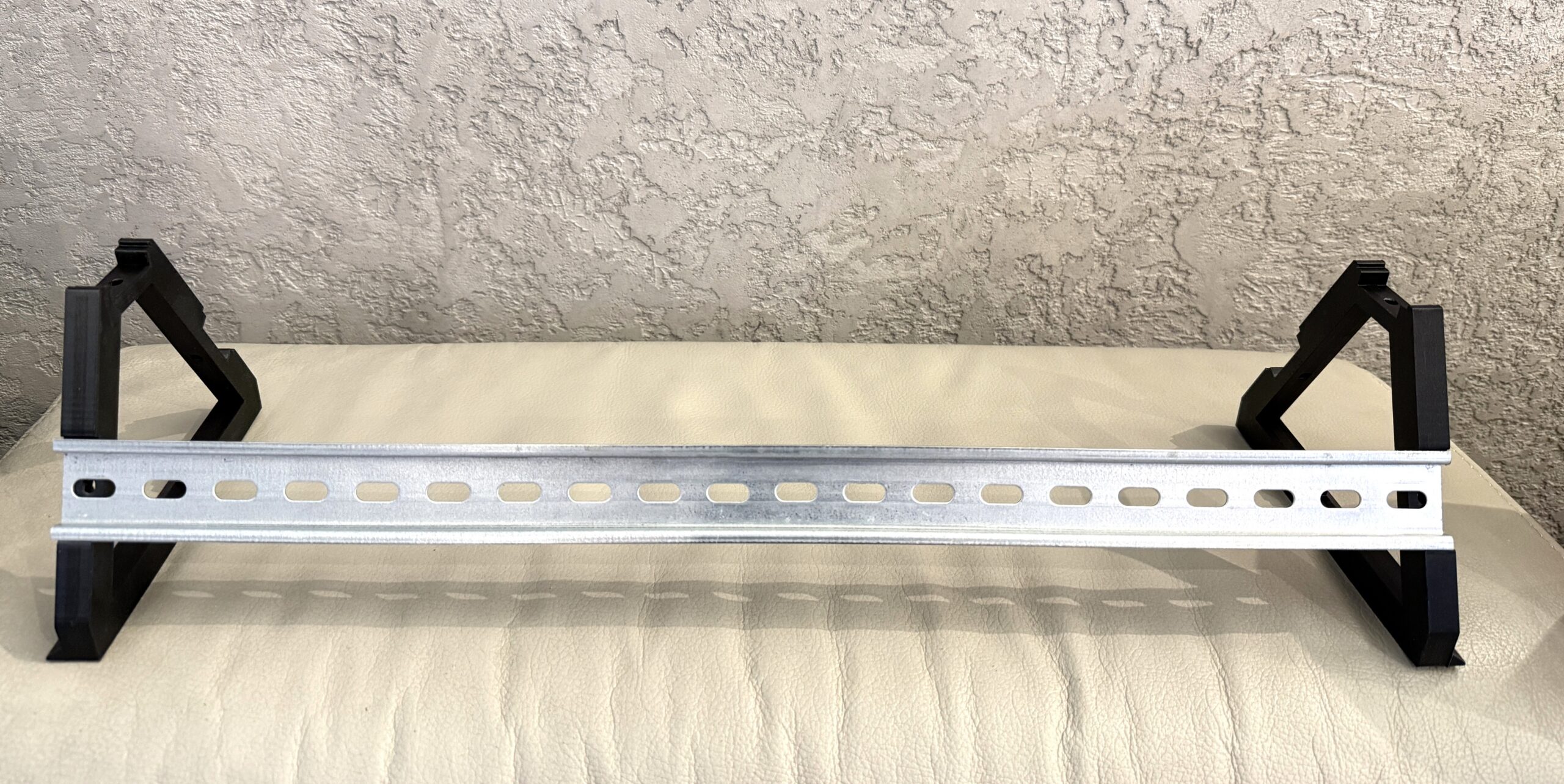 Uniwersalny uchwyt / stojak, mocowanie na 4 szyny DIN 35 mm - obrazek 10