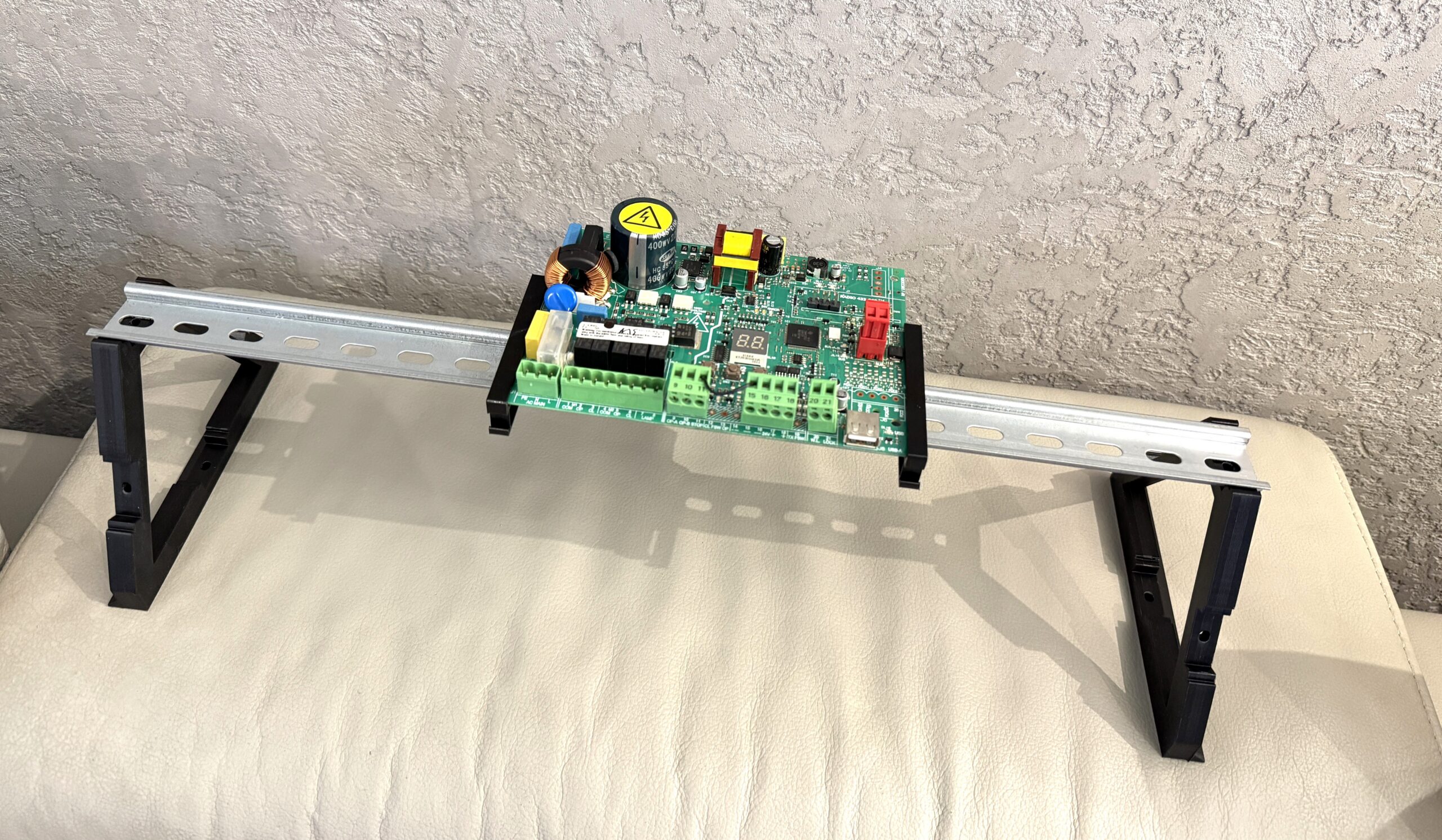 Uniwersalny uchwyt / stojak, mocowanie na 4 szyny DIN 35 mm - obrazek 7