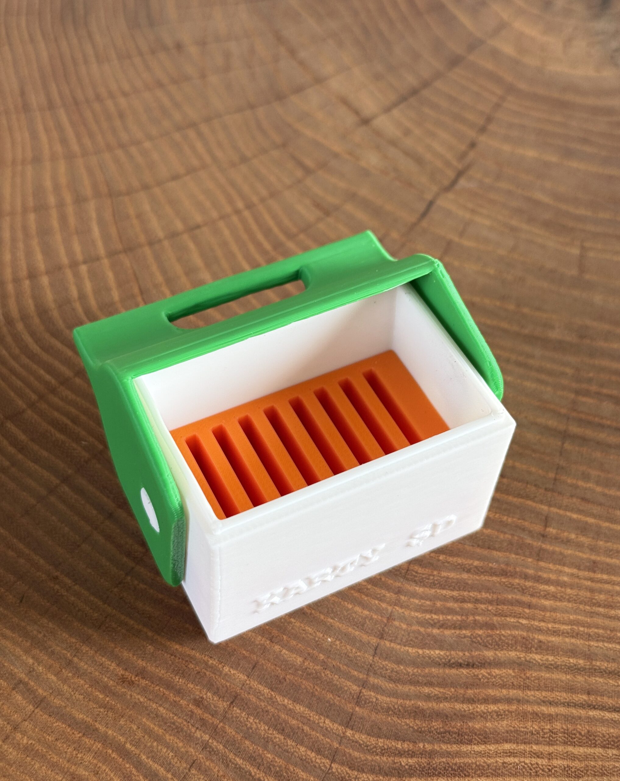 Gadżeciarska skrzyneczka, organizer na karty SD – 8 slotów - obrazek 6