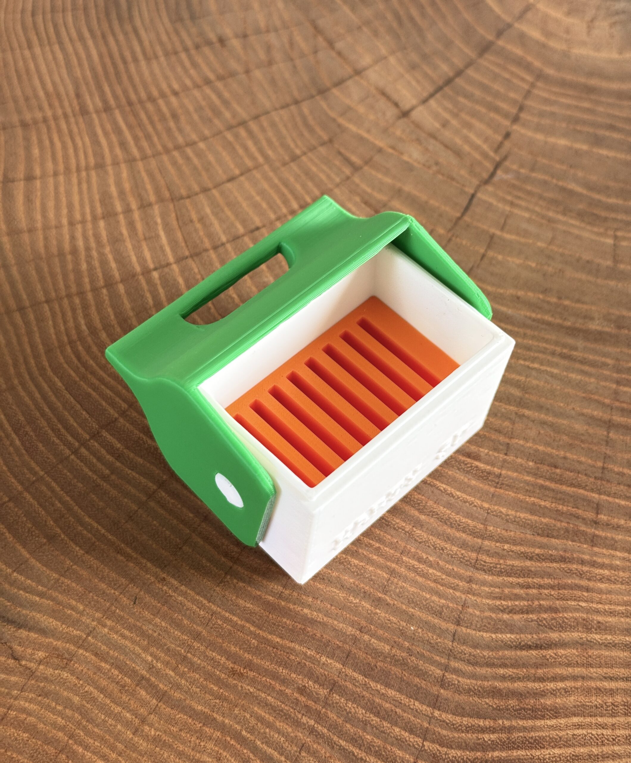 Gadżeciarska skrzyneczka, organizer na karty SD – 8 slotów - obrazek 7