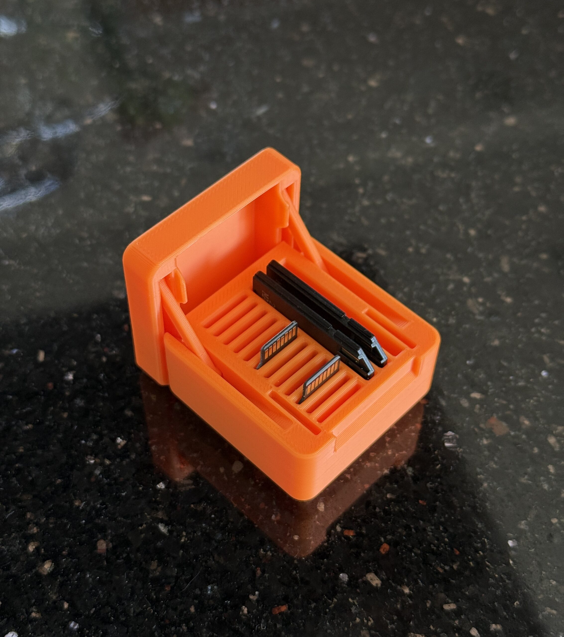 Mini skrzynka / organizer na karty microSD i SD – gadżeciarski, kompaktowy i stylowy - obrazek 7