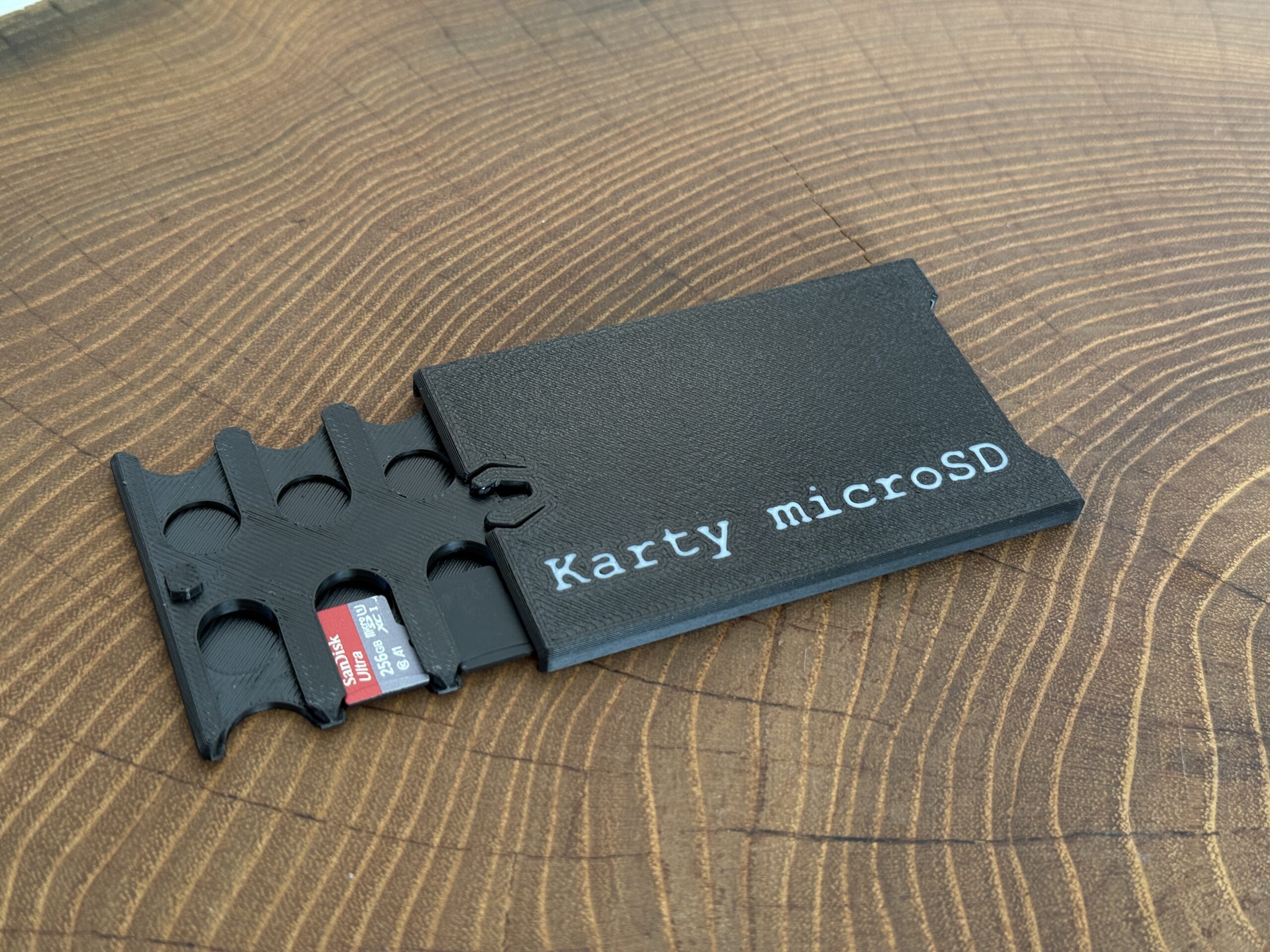 Etui na karty microSD – kieszonkowy organizer na 8 kart + adapter SD - obrazek 4