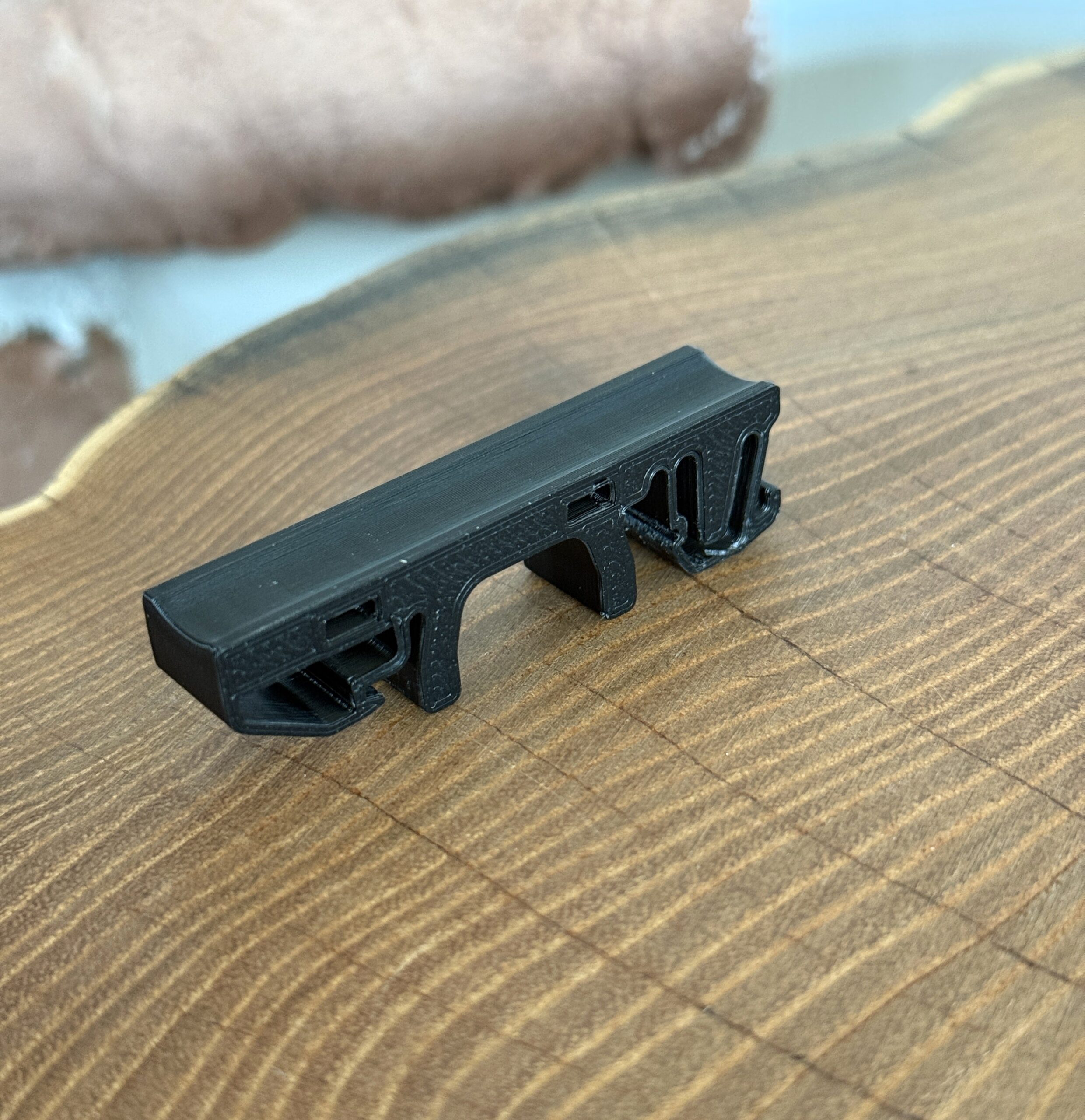 Uchwyt, prowadnica kabla na szynę DIN 35 mm – grubość 12 mm - obrazek 7