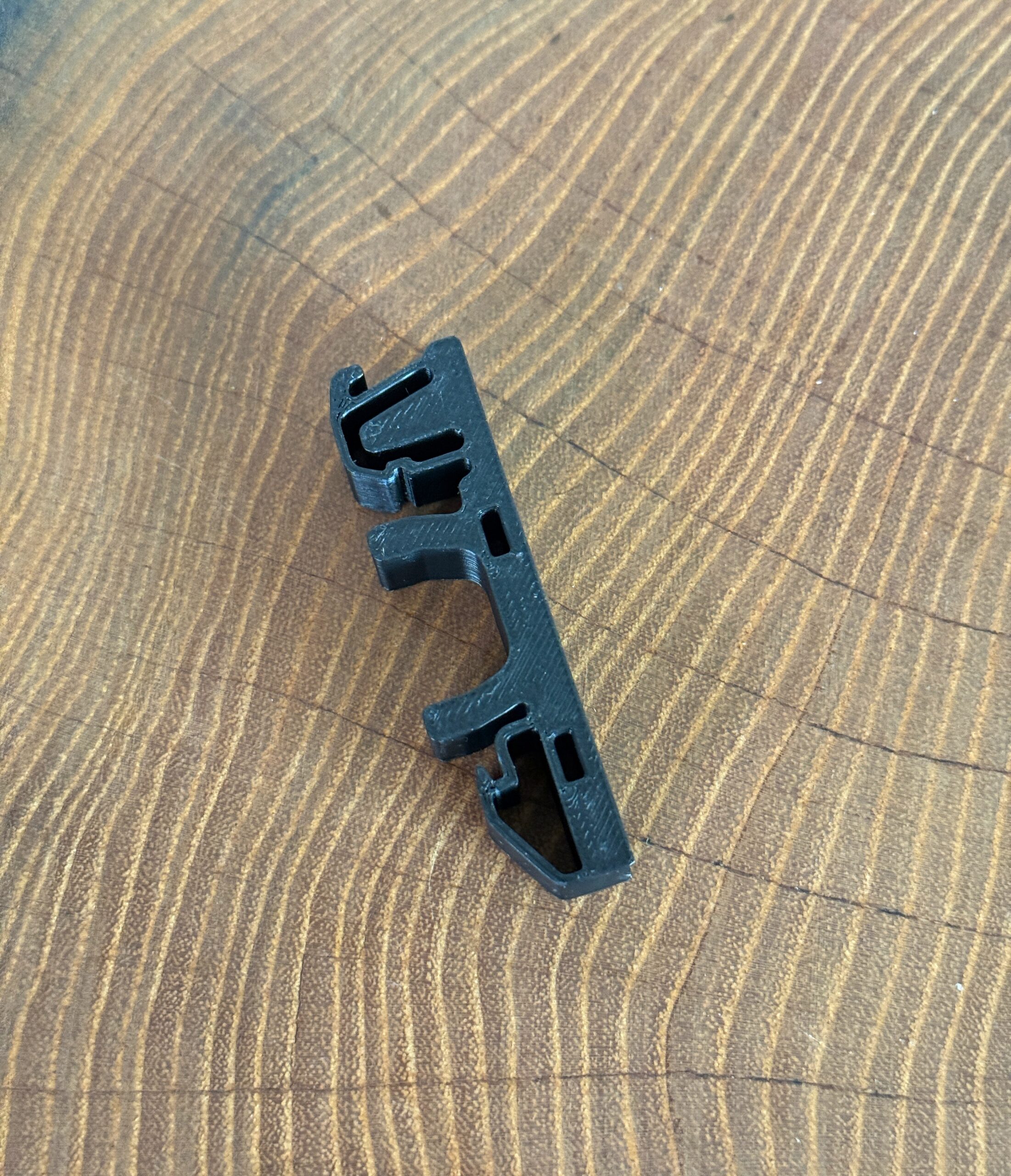 Uchwyt, prowadnica kabla na szynę DIN 35 mm – grubość 12 mm - obrazek 8