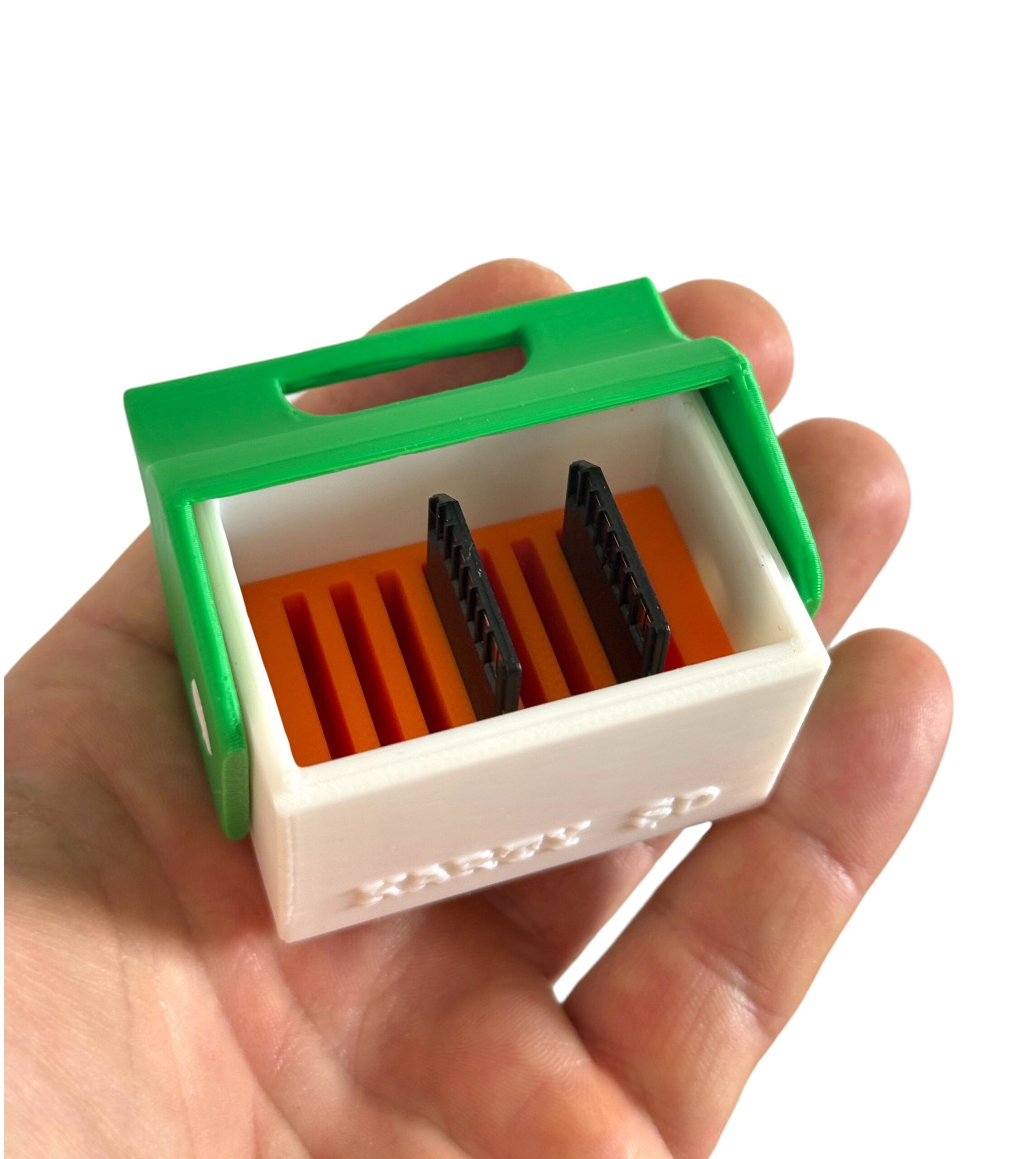 Gadżeciarska skrzyneczka, organizer na karty SD – 8 slotów