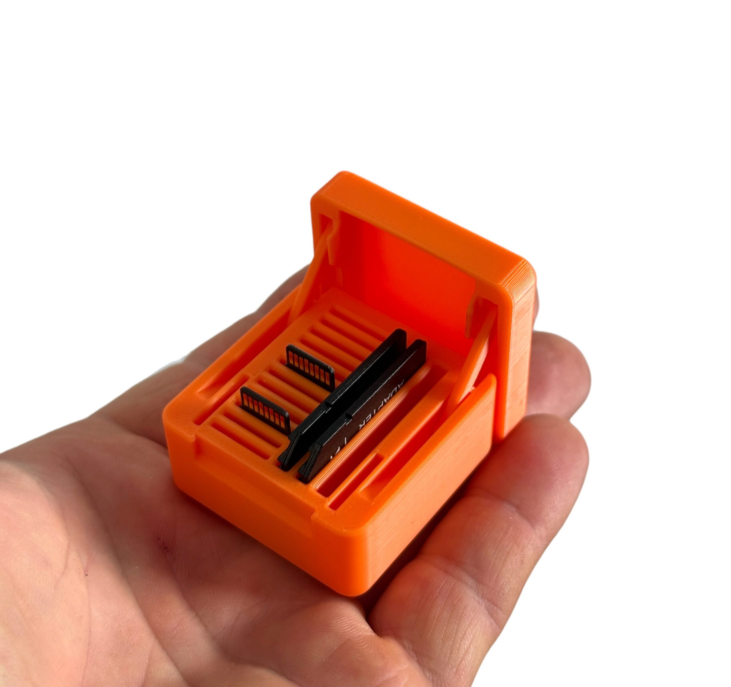 Mini skrzynka / organizer na karty microSD i SD – gadżeciarski, kompaktowy i stylowy