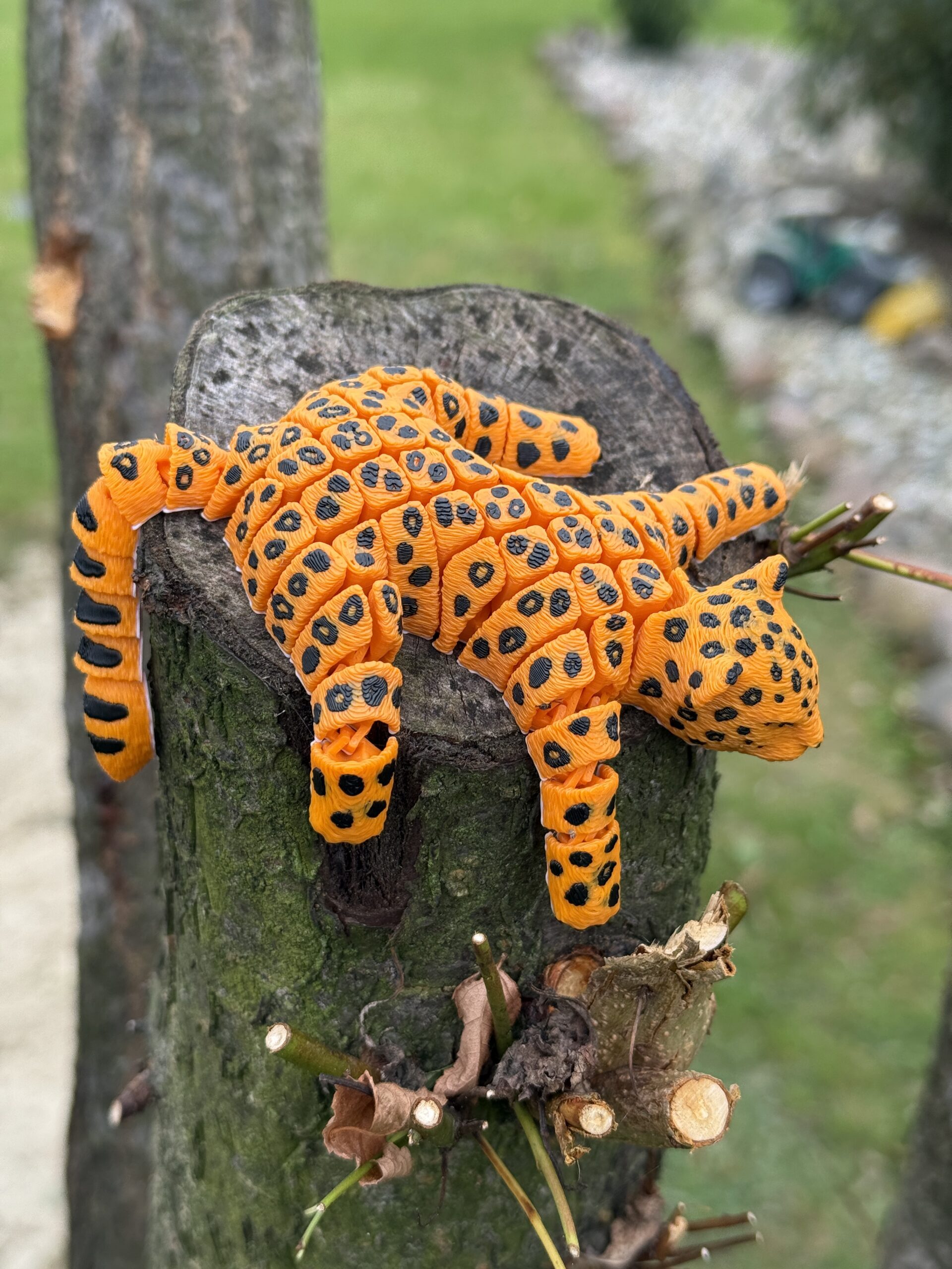 Lampart Plamisty 3D – Segmentowa, Ruchoma Figurka, zabawka - obrazek 5