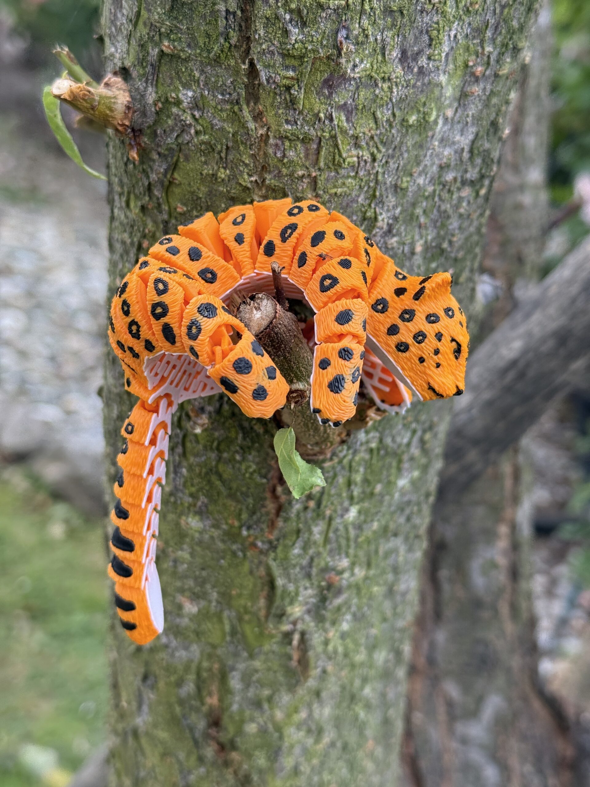 Lampart Plamisty 3D – Segmentowa, Ruchoma Figurka, zabawka - obrazek 9