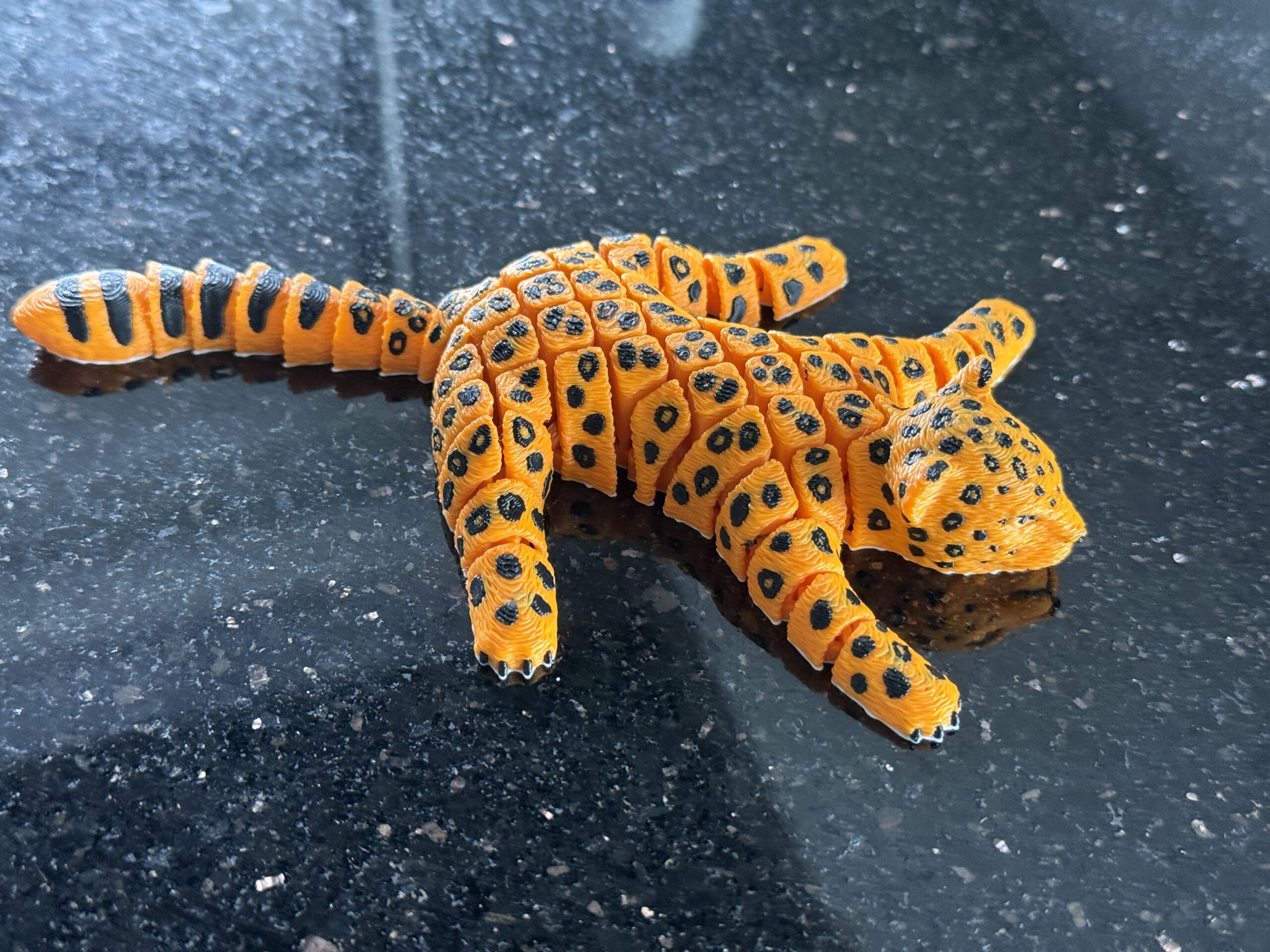 Lampart Plamisty 3D – Segmentowa, Ruchoma Figurka, zabawka - obrazek 15