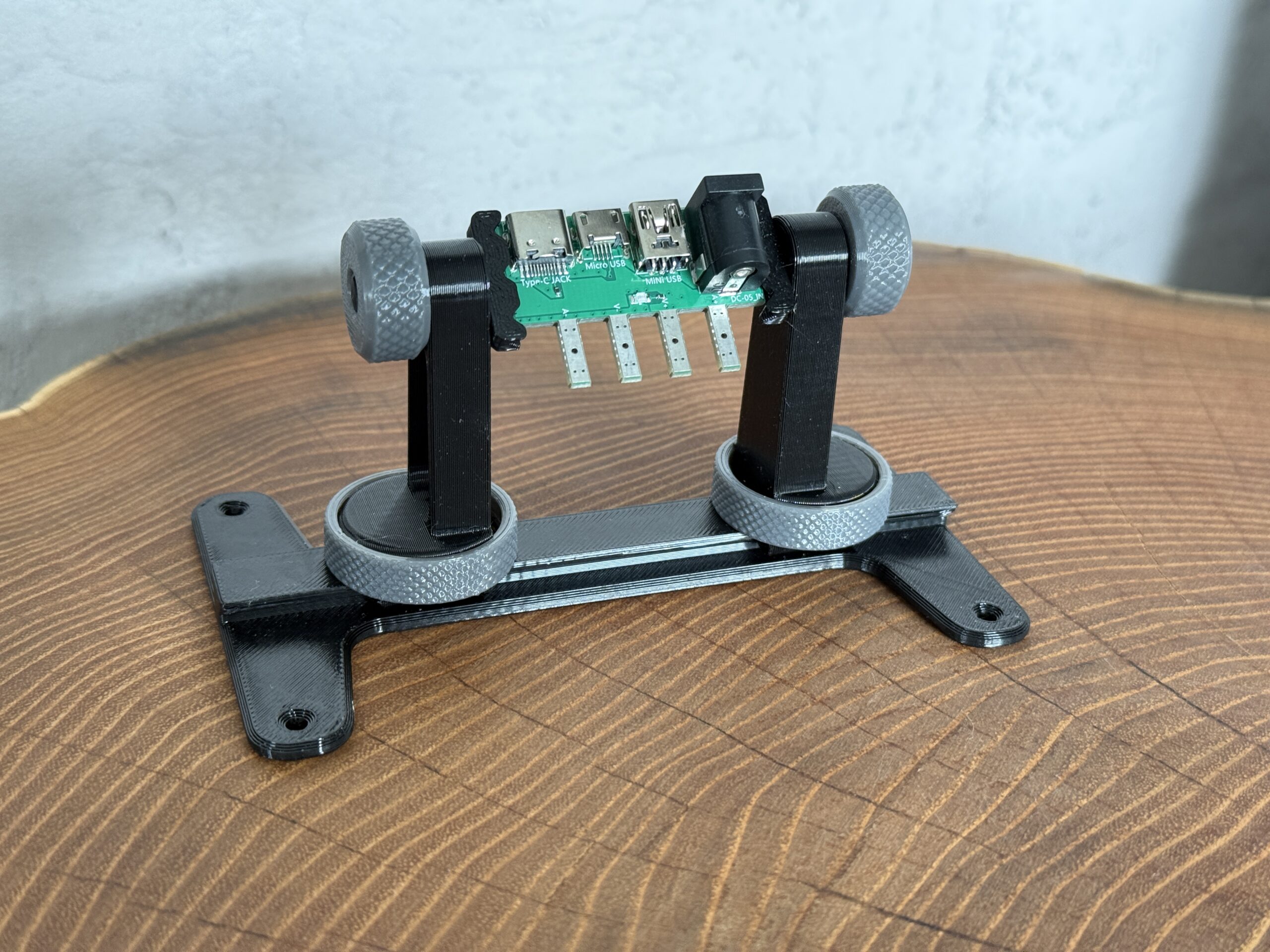 Uchwyt – Podstawka Montażowa do Lutowania Płytek PCB – Stabilna i Regulowana! - obrazek 2