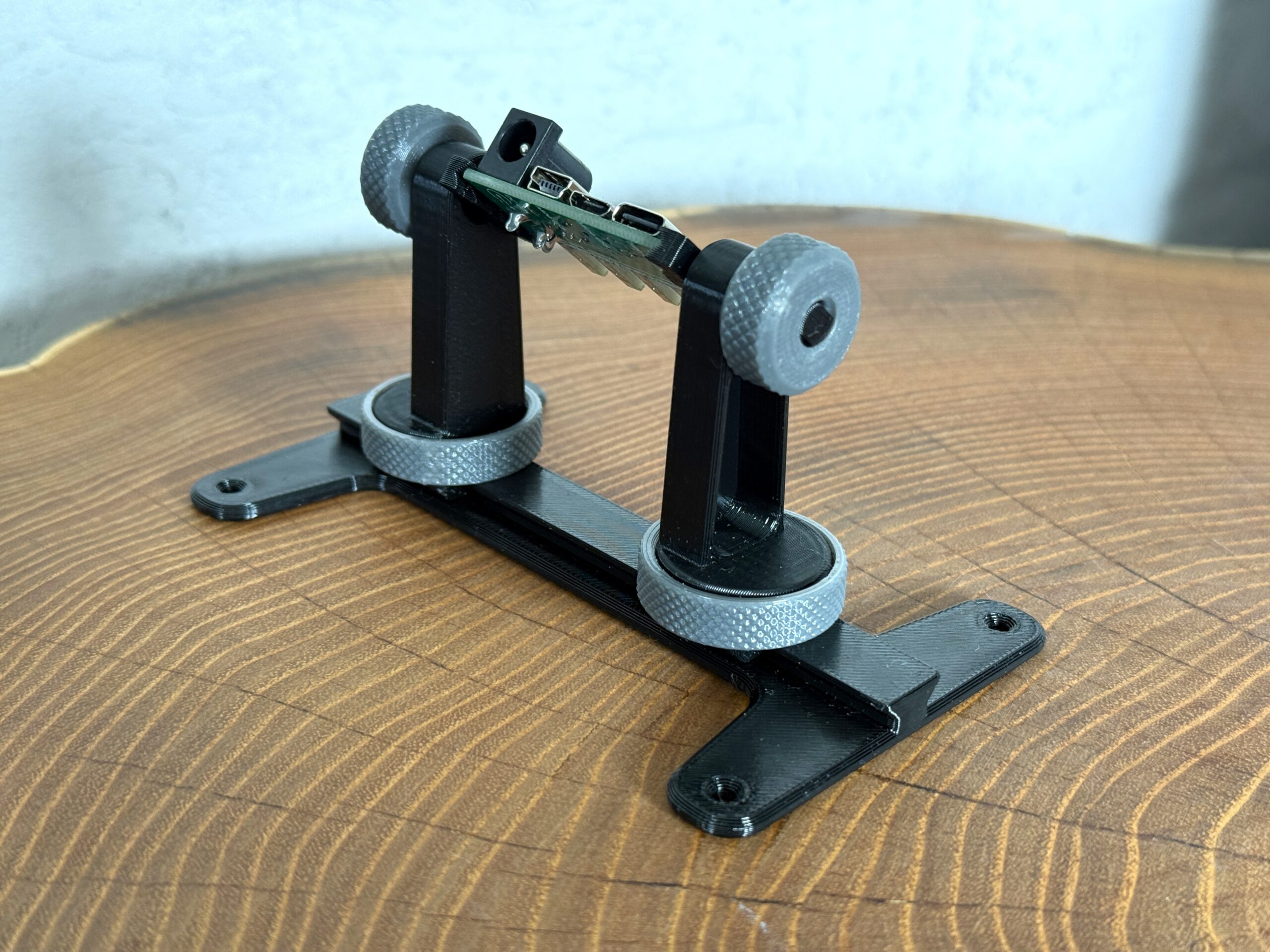 Uchwyt – Podstawka Montażowa do Lutowania Płytek PCB – Stabilna i Regulowana! - obrazek 3