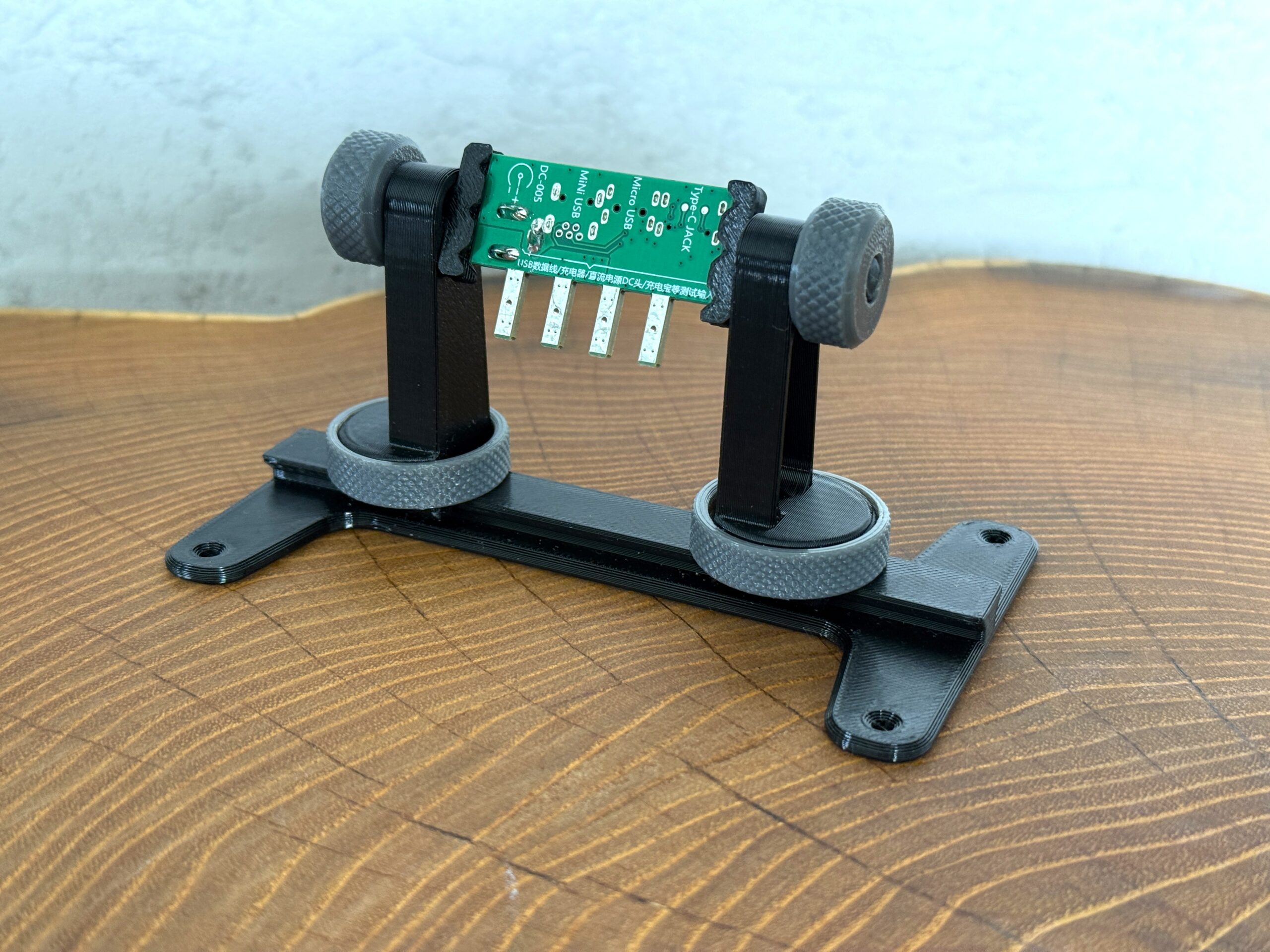 Uchwyt – Podstawka Montażowa do Lutowania Płytek PCB – Stabilna i Regulowana! - obrazek 4