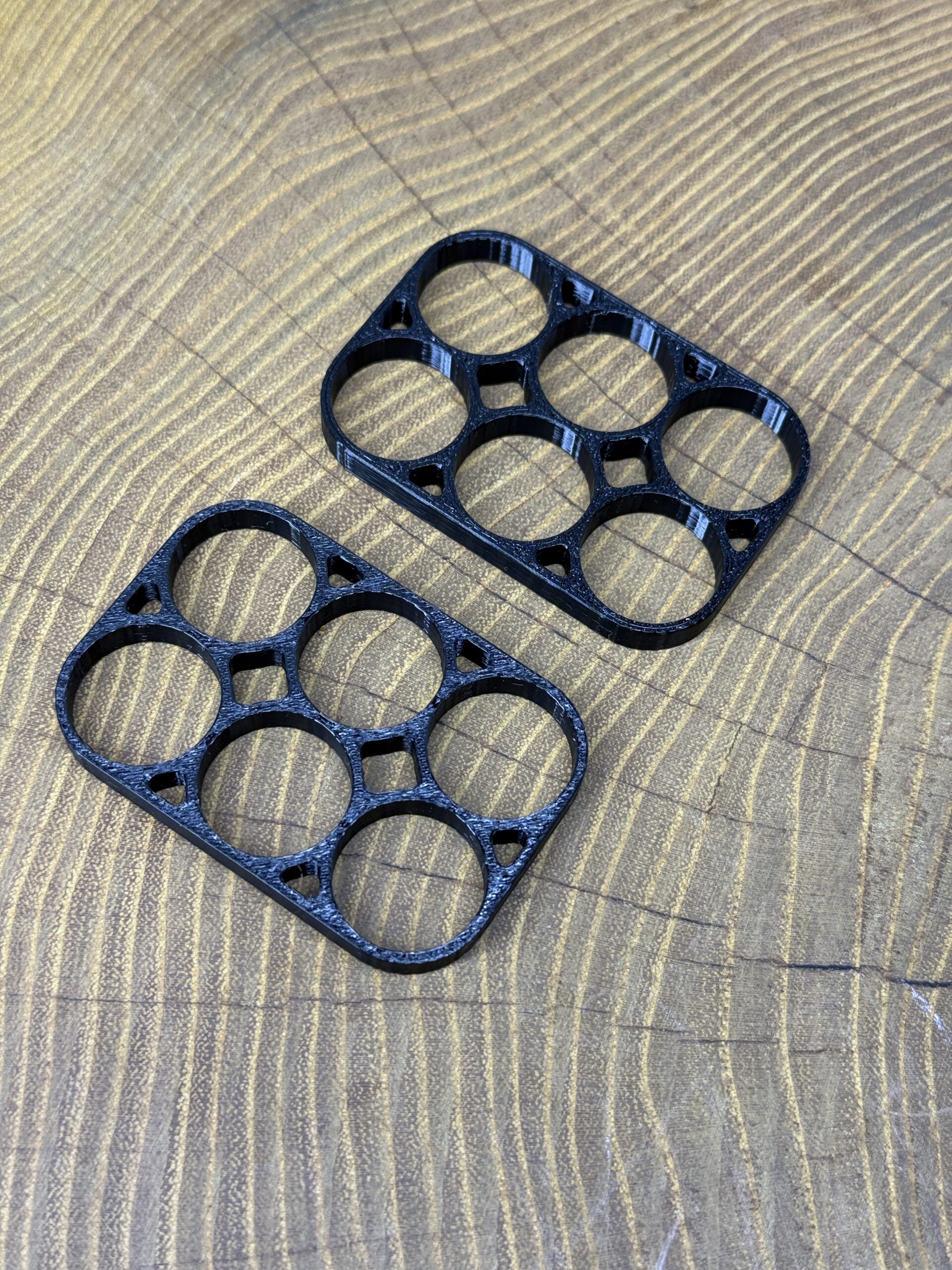 Uchwyt / koszyk na ogniwa 18650 – solidny i precyzyjny element, 2x3 - obrazek 2