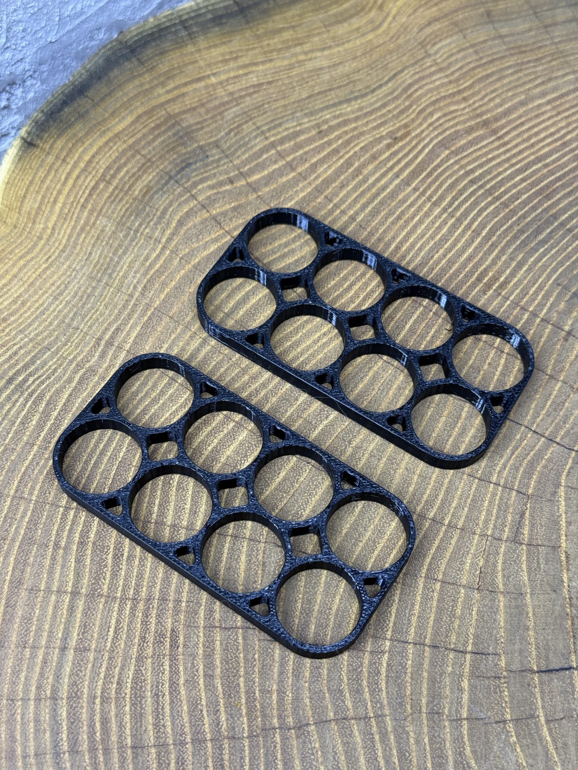 Uchwyt / koszyk na ogniwa 18650 – solidny i precyzyjny element, 2x4 - obrazek 2