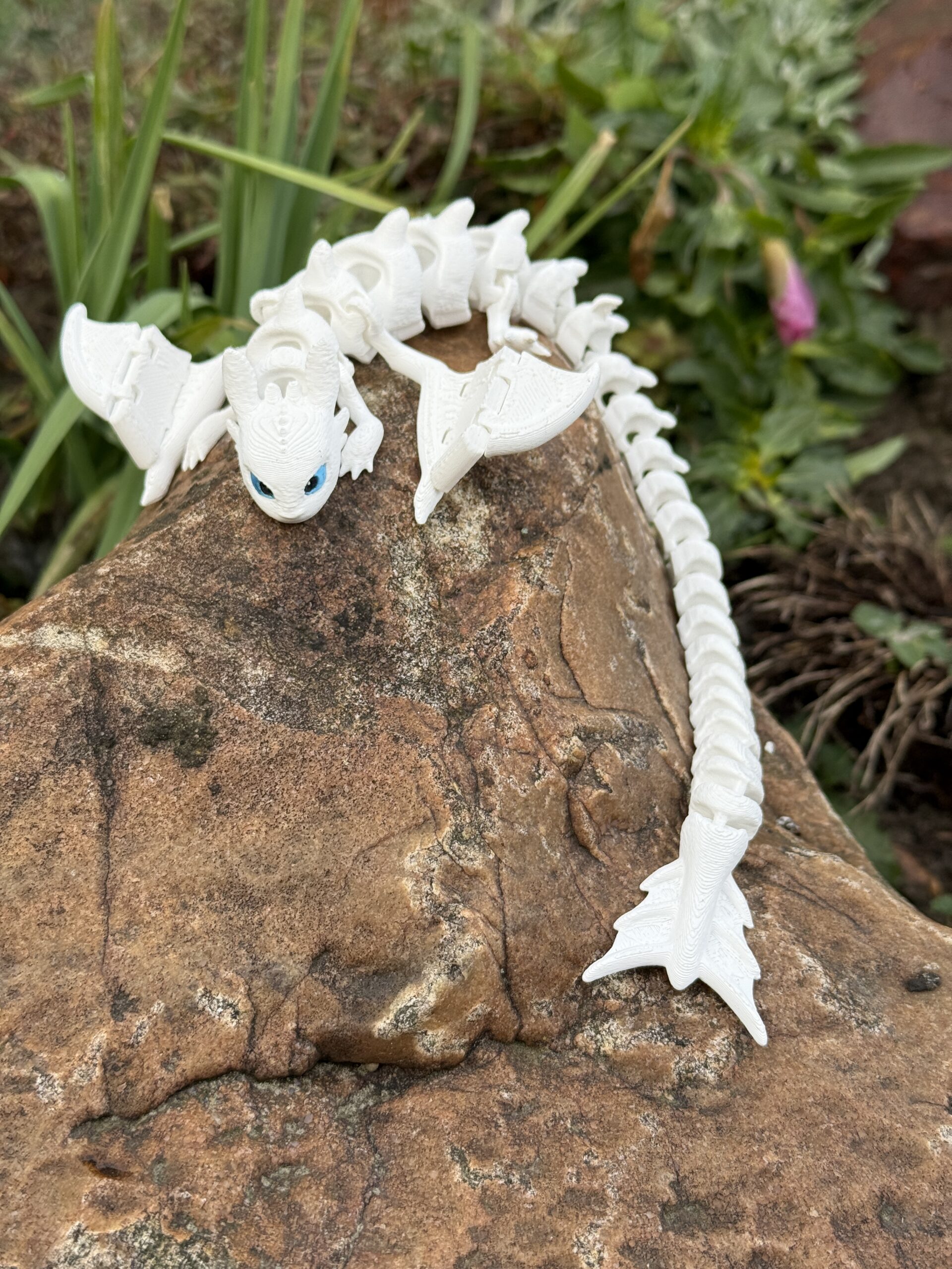 Biała Furia 3D 30 cm– przegubowa figurka inspirowana „Jak wytresować smoka” - obrazek 4